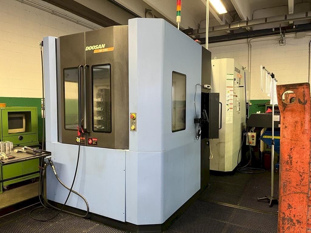 Koneen  Doosan HP5100 vasemman sivun näkymä