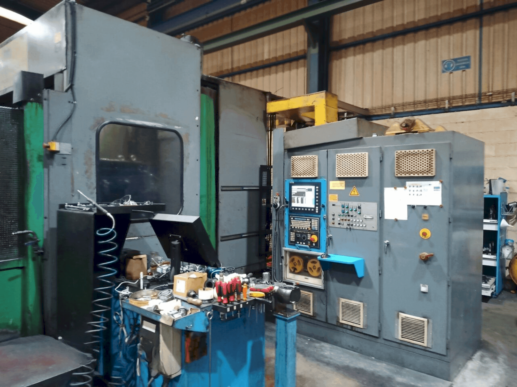 Koneen  Correa XB-420 etunäkymä