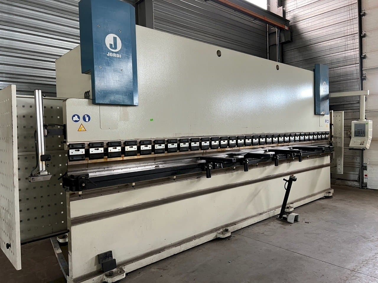 Koneen  JORDI PH 6225 etunäkymä