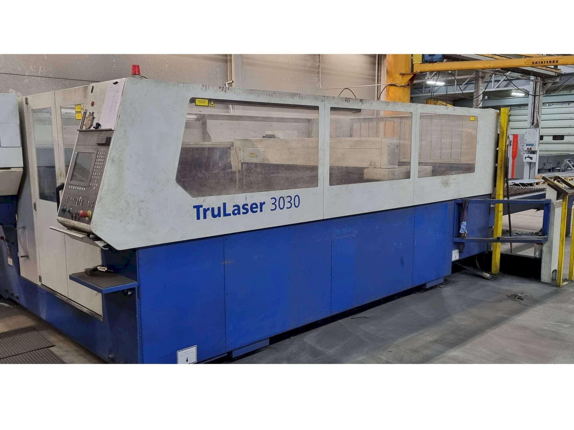 Koneen  Trumpf TruLaser 3030 etunäkymä