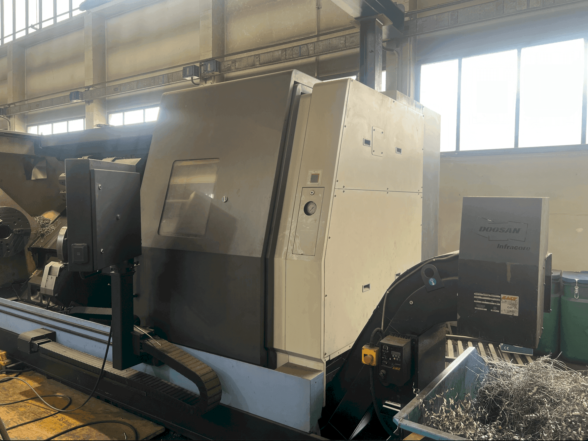 Koneen  DOOSAN Puma 700 LM etunäkymä