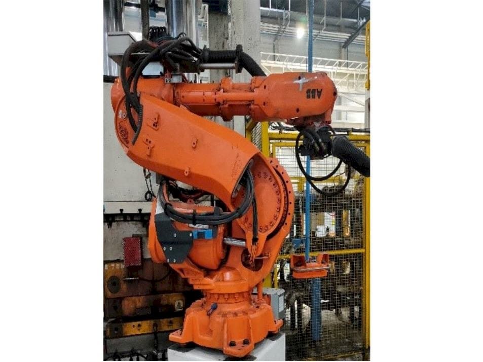 Koneen  ABB IRB 6640-185/2.8 etunäkymä