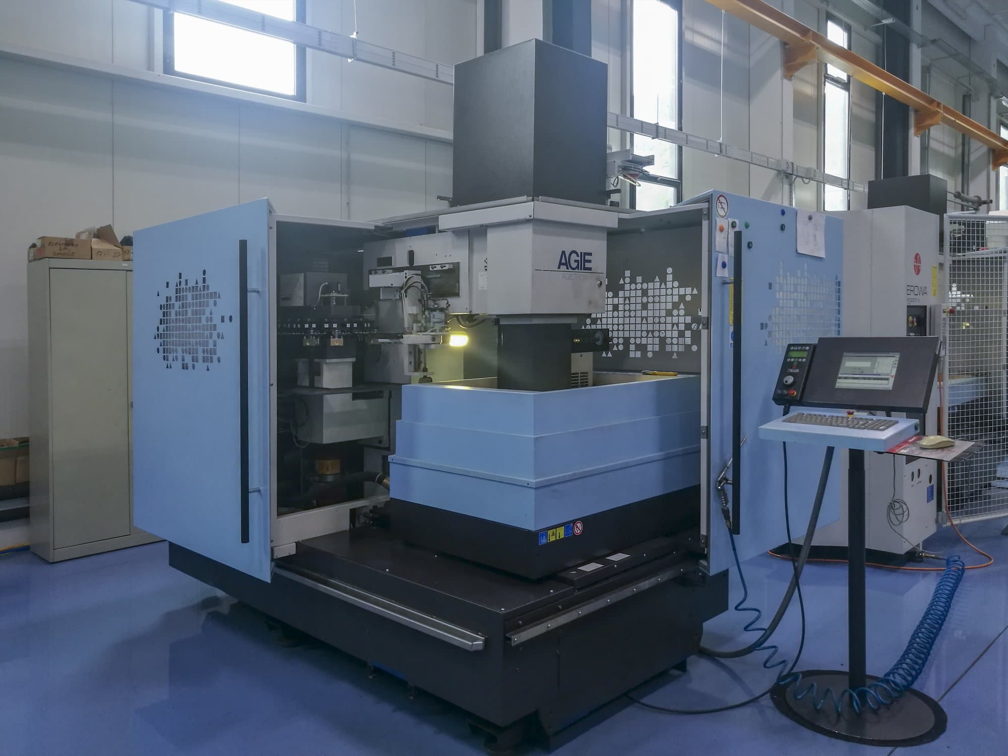 Koneen  1 AGIE etunäkymä AGIETRON INNOVATION 2