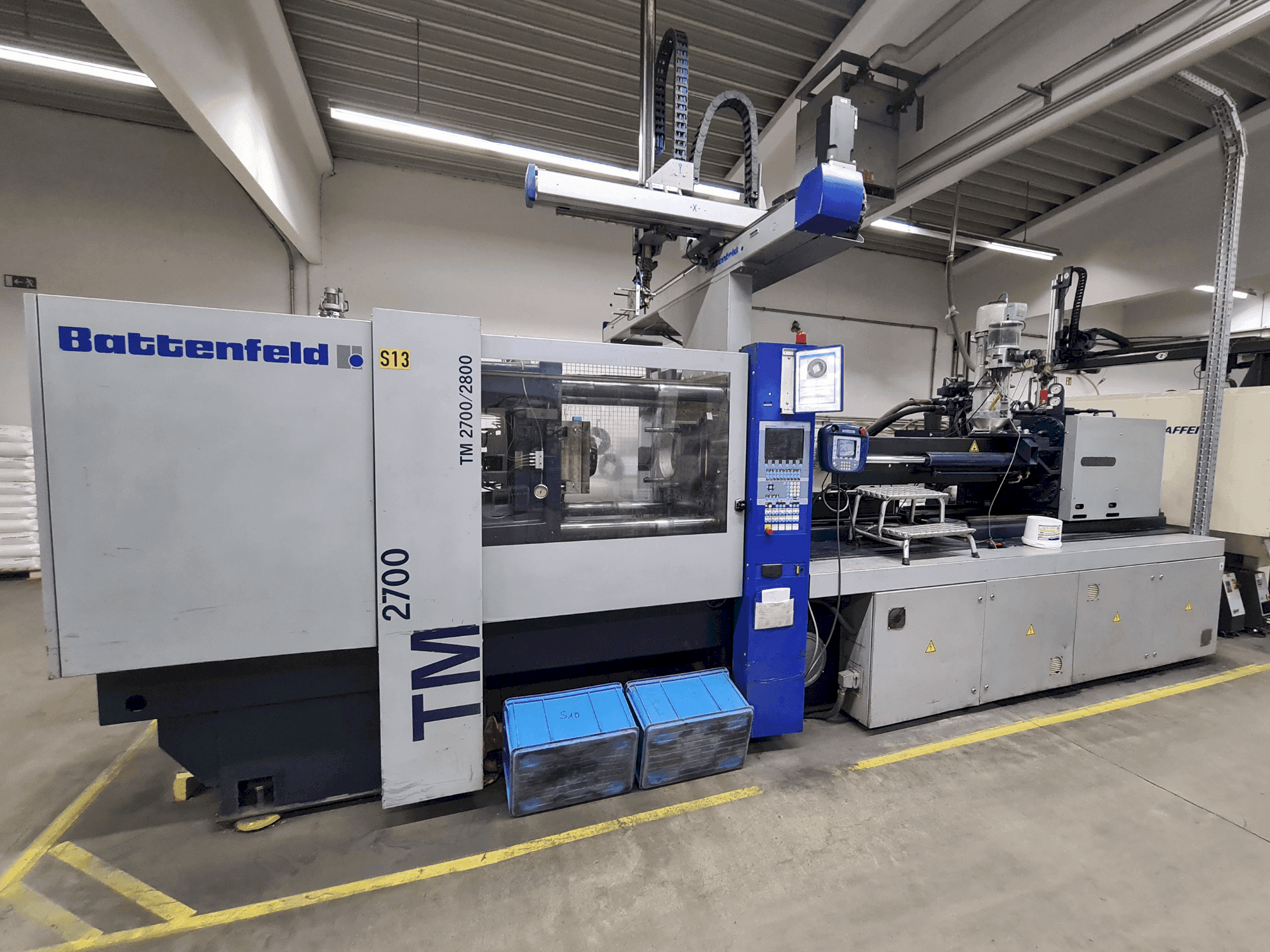 Koneen  Battenfeld TM 2700/2800 etunäkymä