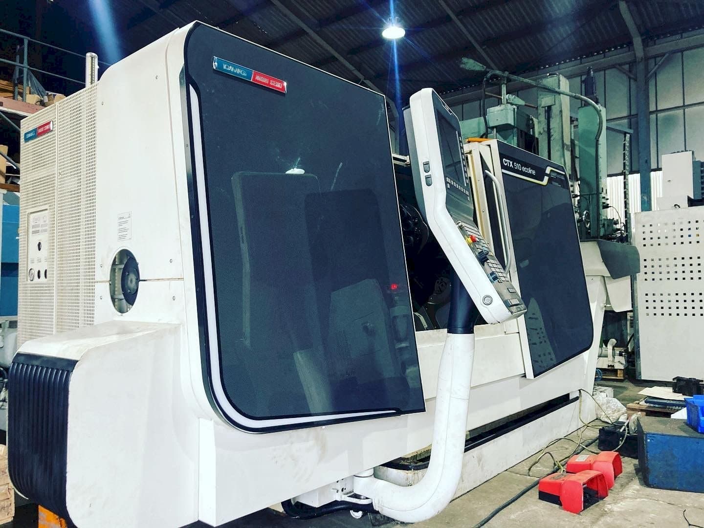 Koneen  DMG Mori Seiki CTX 510 ECO vasemman sivun näkymä
