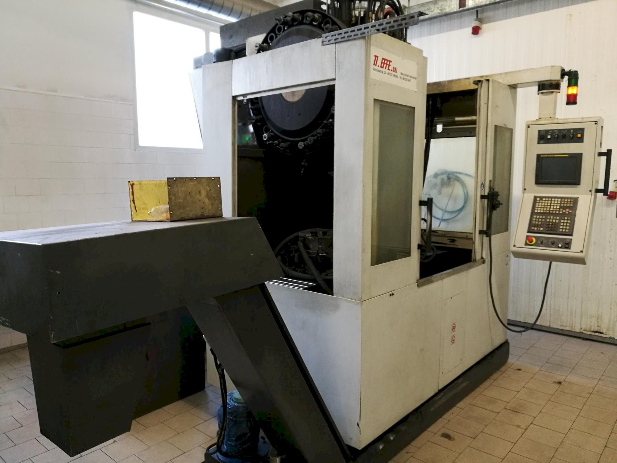 Koneen  RMT Kompakt 8 etunäkymä