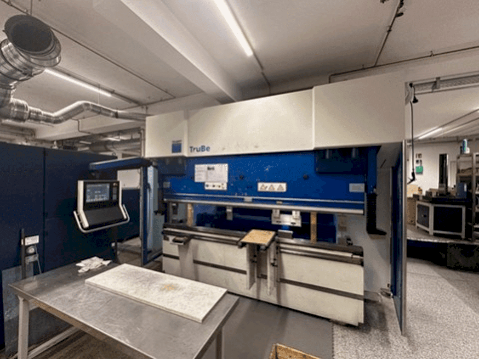 Koneen  TRUMPF TruBend 5170 etunäkymä