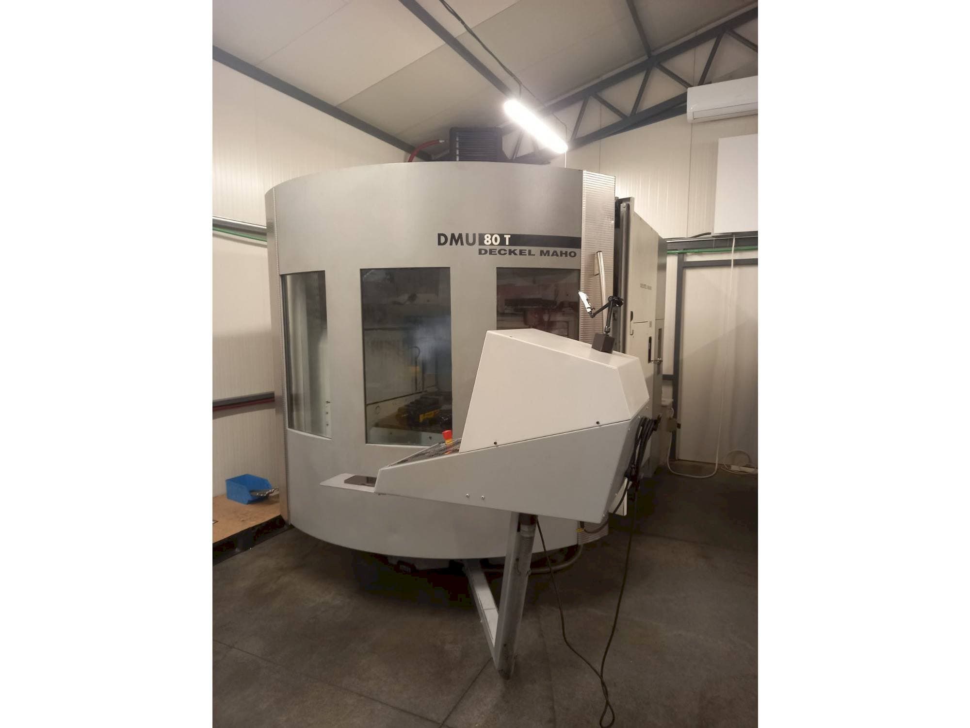 Koneen  DECKEL MAHO DMU 80T etunäkymä