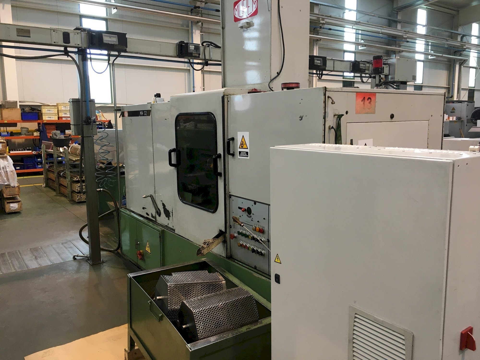 Koneen  Mupem MH 32 etunäkymä