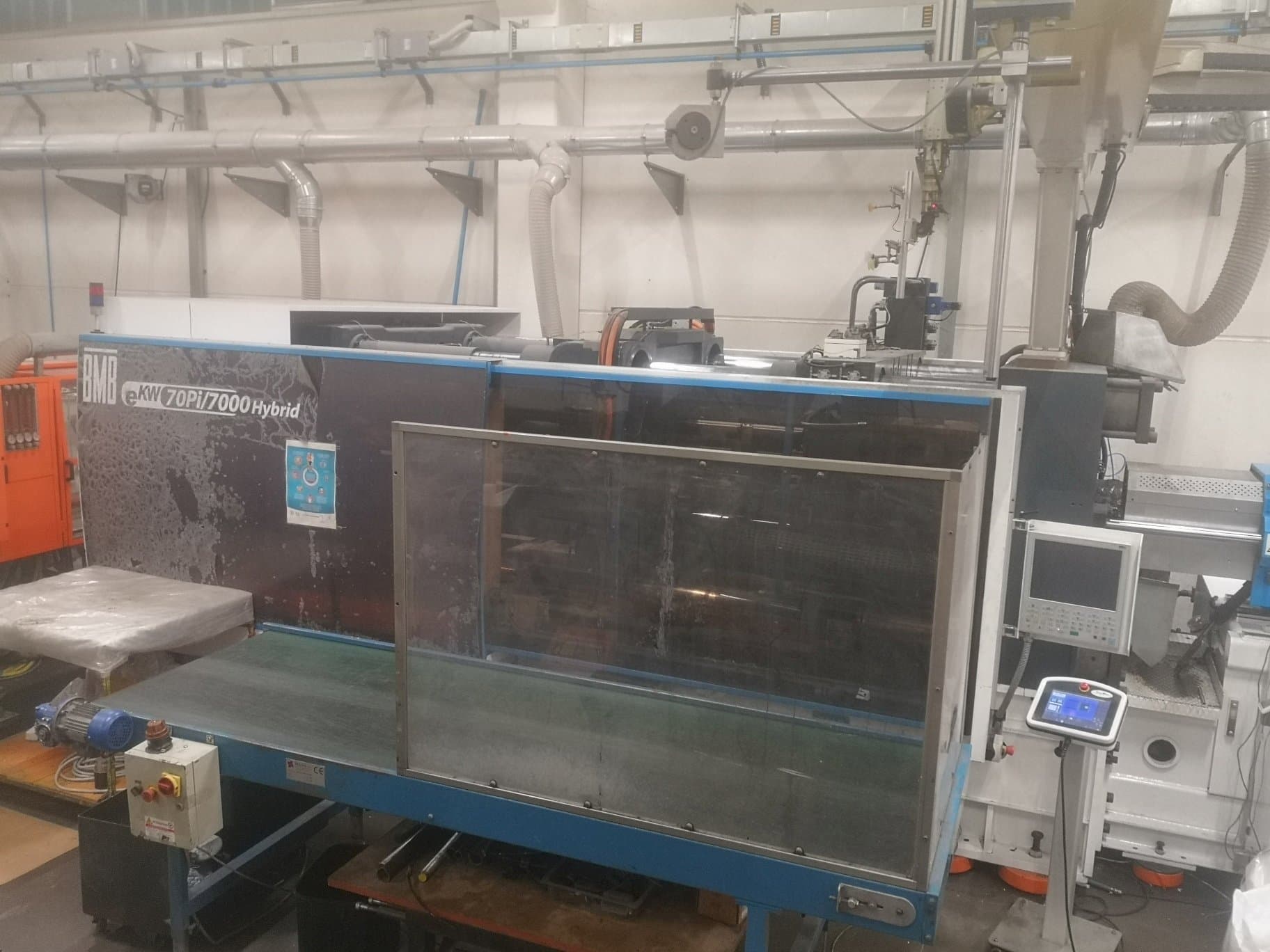 Koneen  BMB Ekw 70pi Hybrid etunäkymä