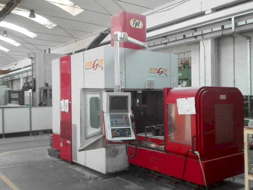 Koneen  FPT Stinger etunäkymä