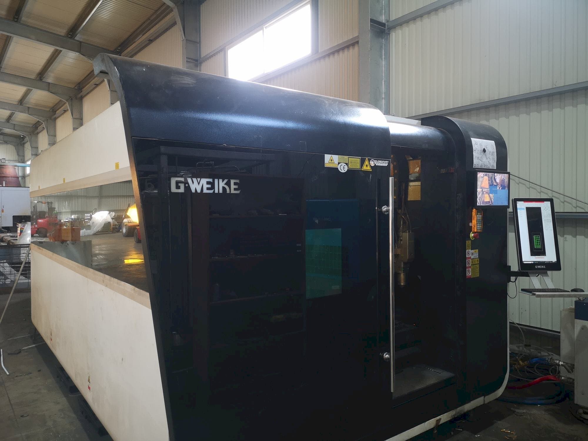 Koneen  GWEIKE LF 3015 GA CNC etunäkymä