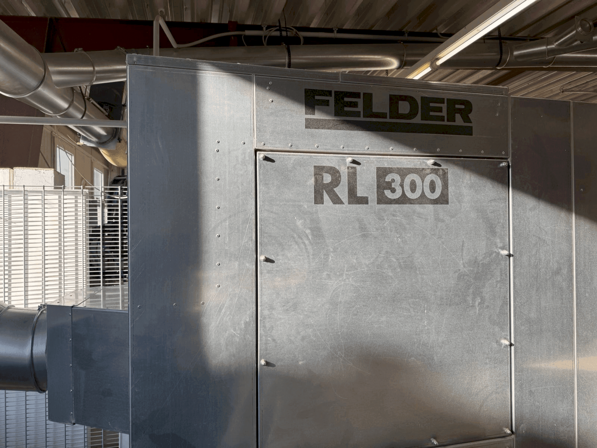 Koneen  FELDER FELDER RL 300 etunäkymä