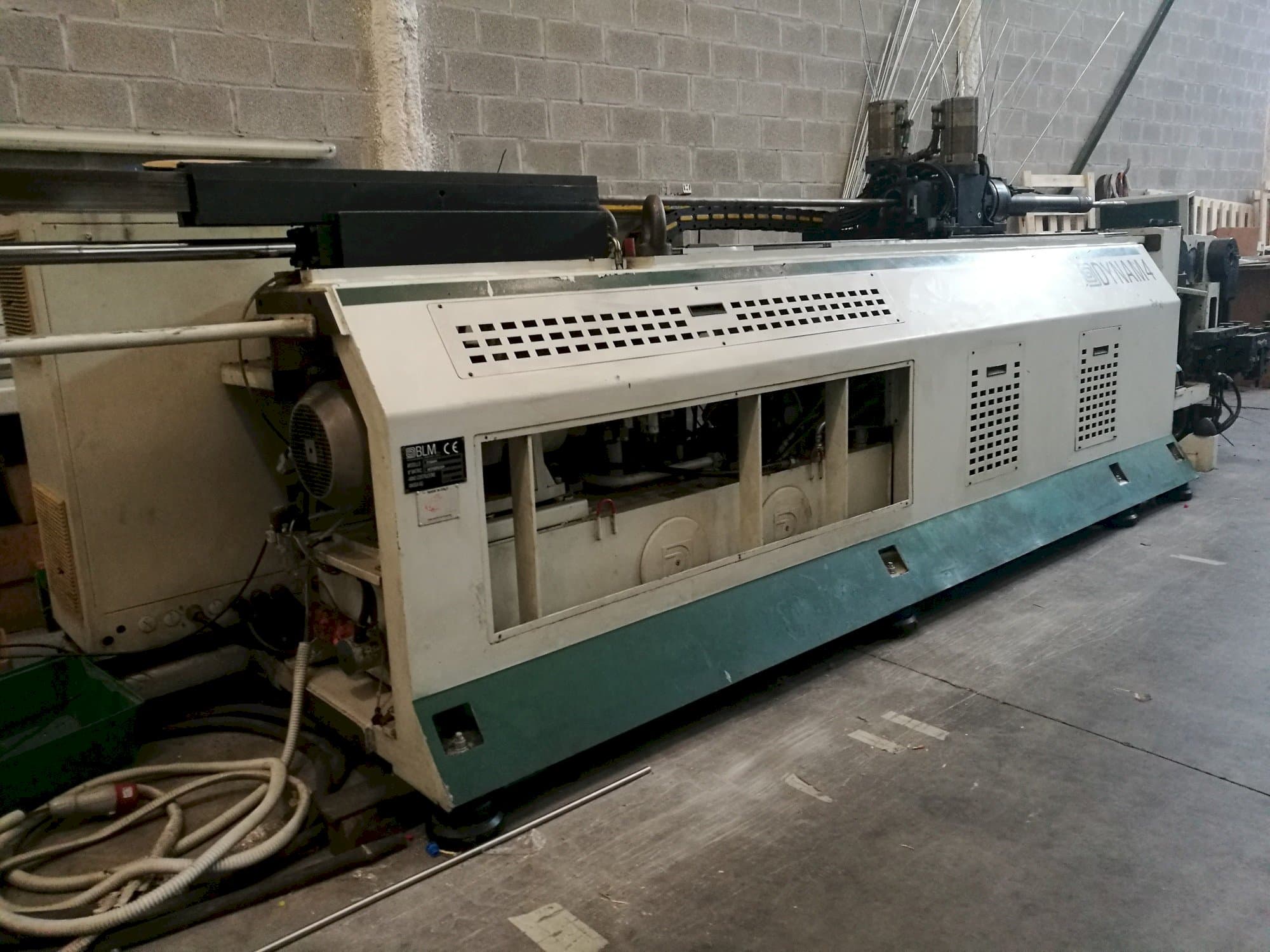 Koneen  BLM DYNAM 4 vasen näkymä