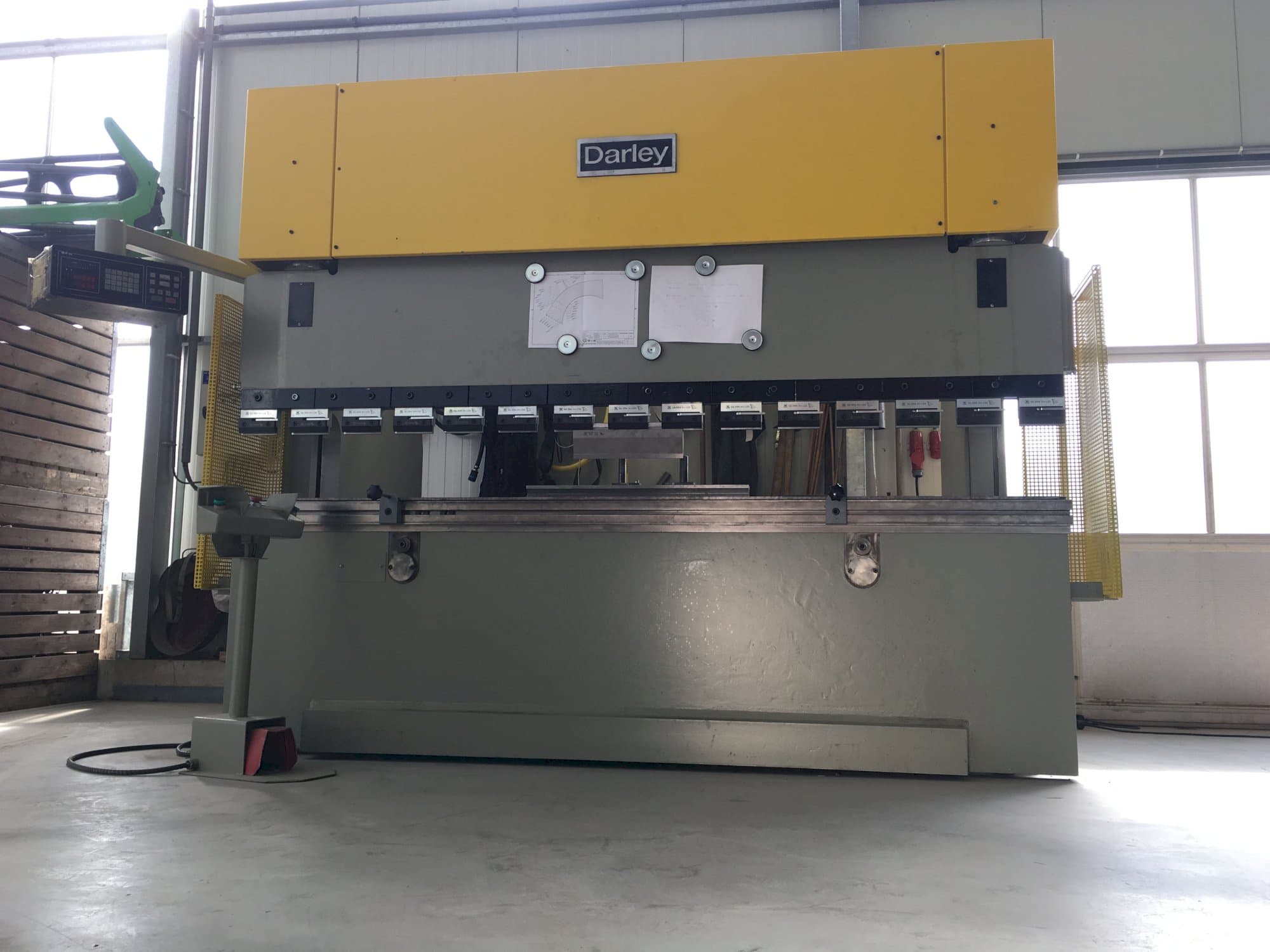 Koneen  Darley etunäkymä EHP 150 31/25