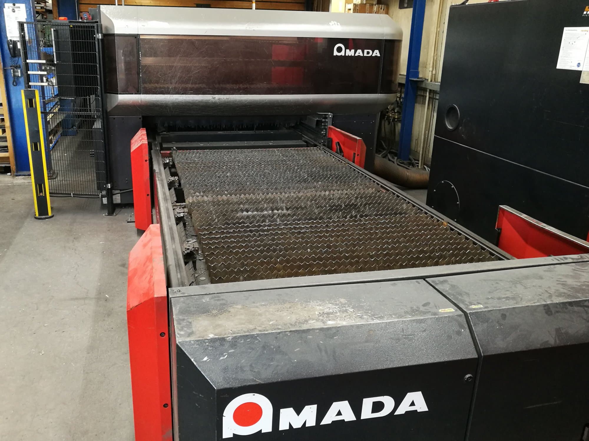 Koneen  AMADA etunäkymä LC 3015 X1 NT