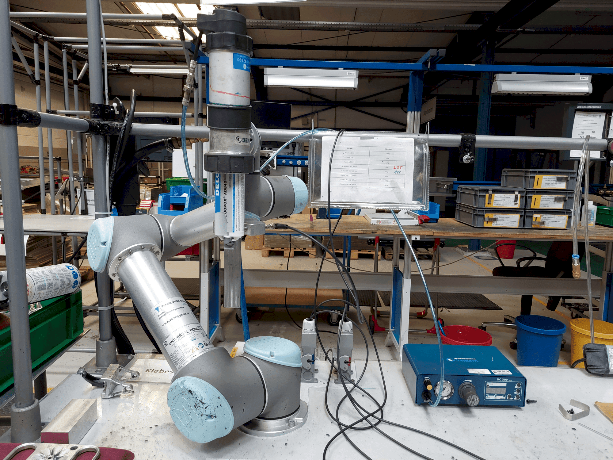 Koneen  Universal Robots UR5 etunäkymä