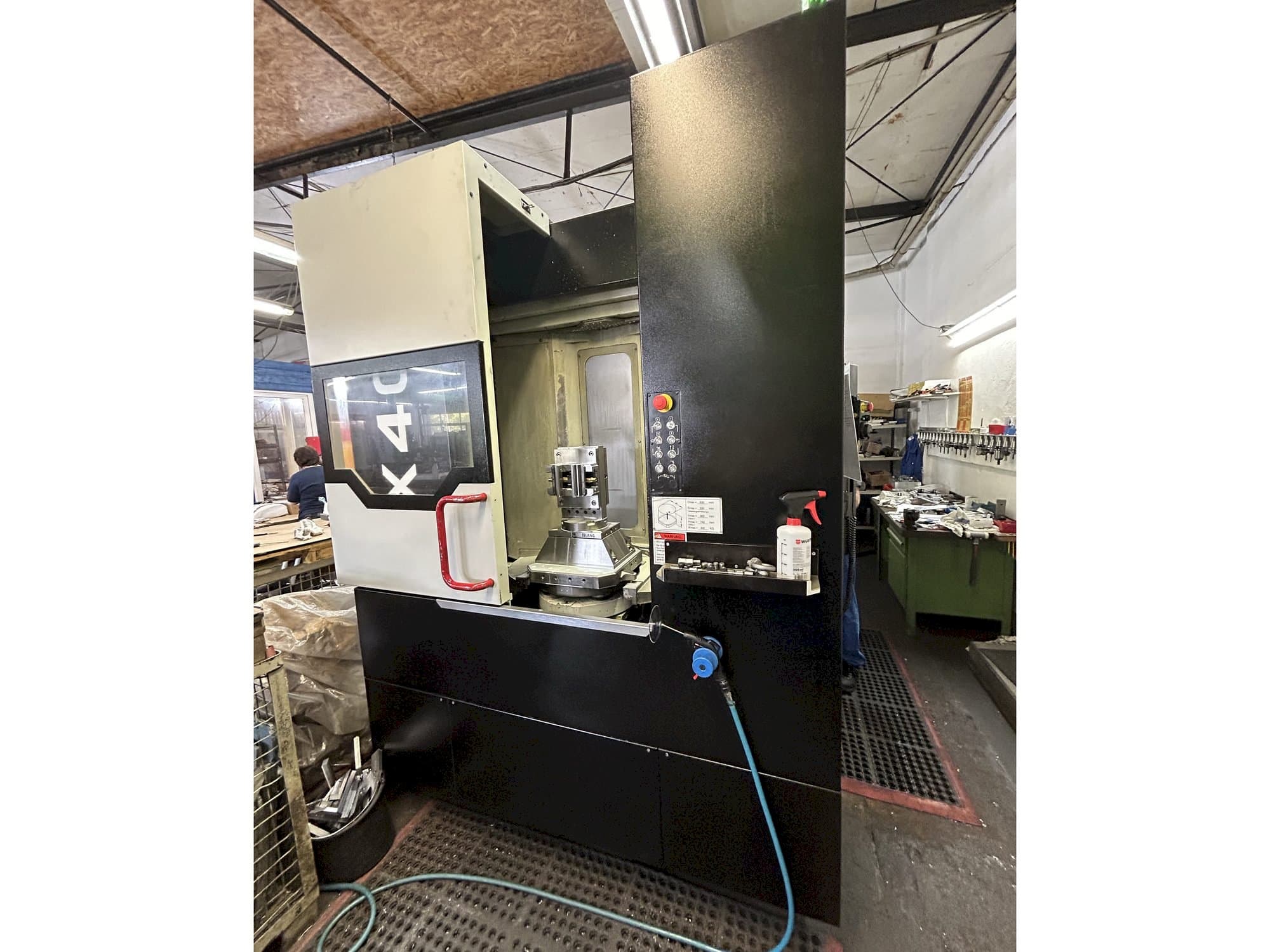 Koneen  Quaser HX404 etunäkymä