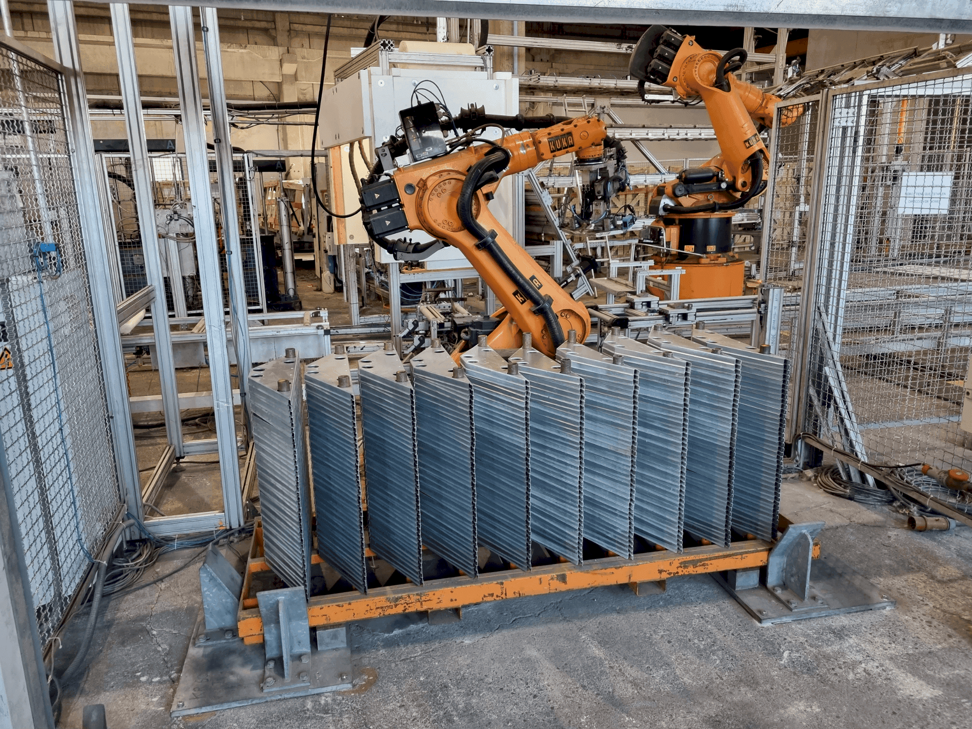 Koneen  KUKA KR 360 L280-2 etunäkymä