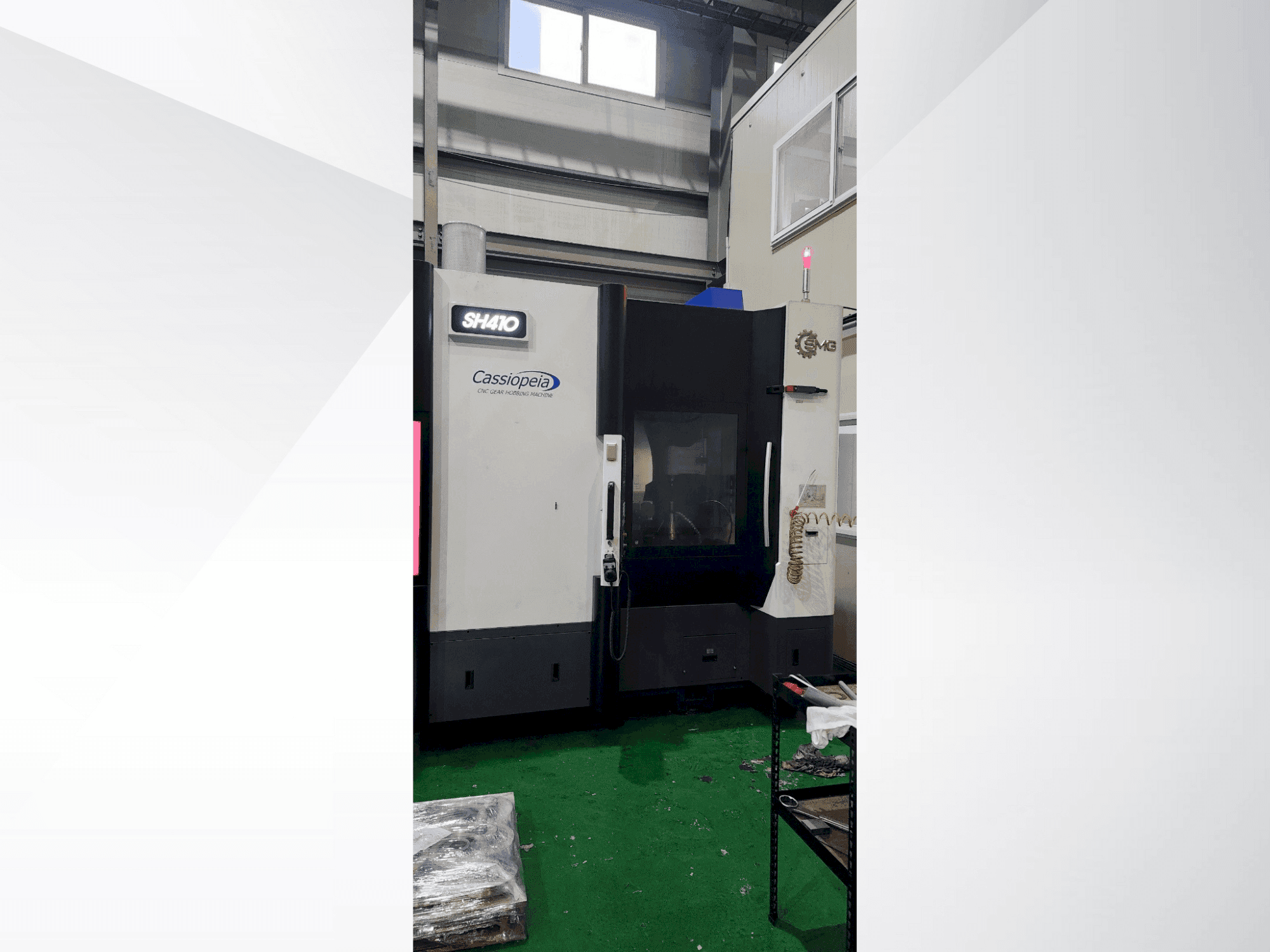 Koneen  SMG SH410 etunäkymä