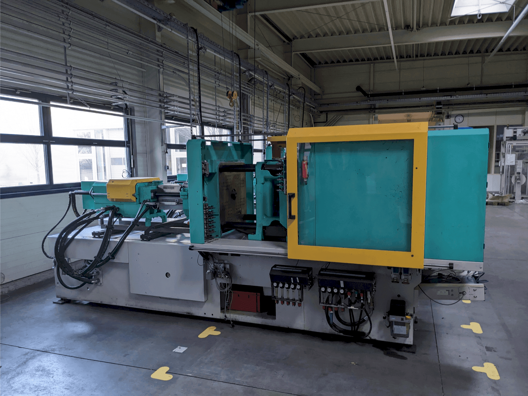 Koneen  Arburg 520 H 1500 - 400 etunäkymä