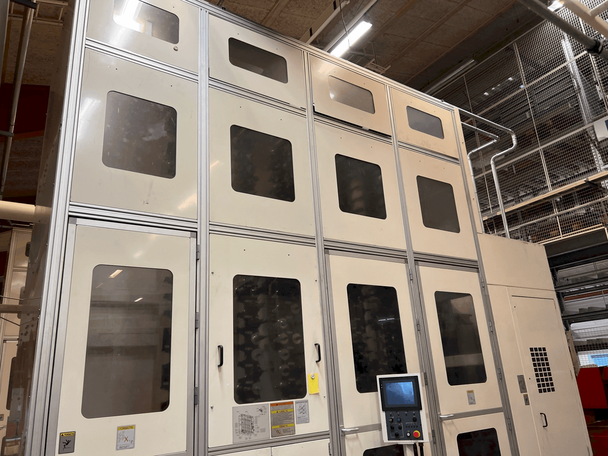 Koneen  Okuma MA-800H vasen näkymä