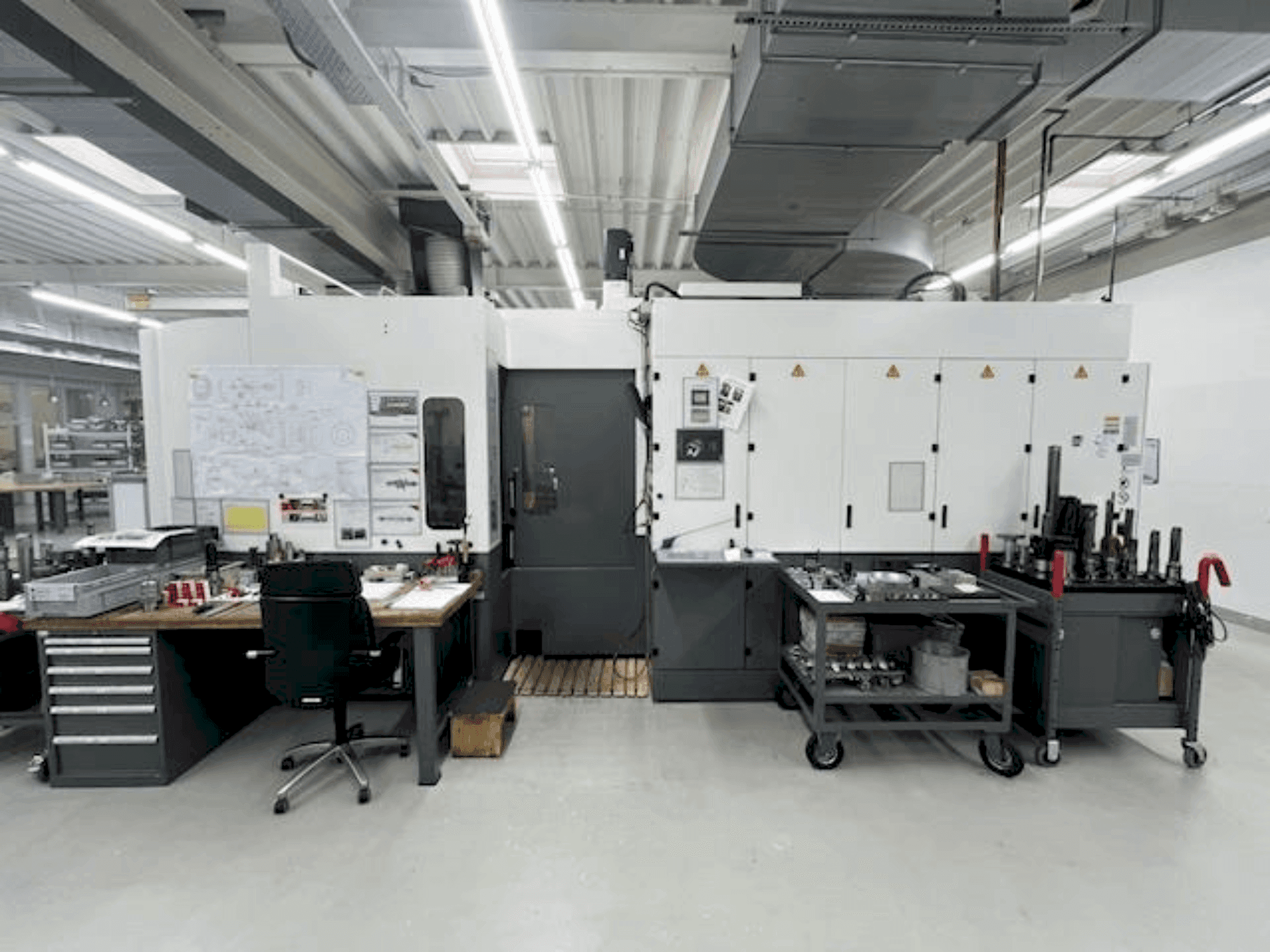 Koneen  HULLER HILLE Nbh 170 etunäkymä