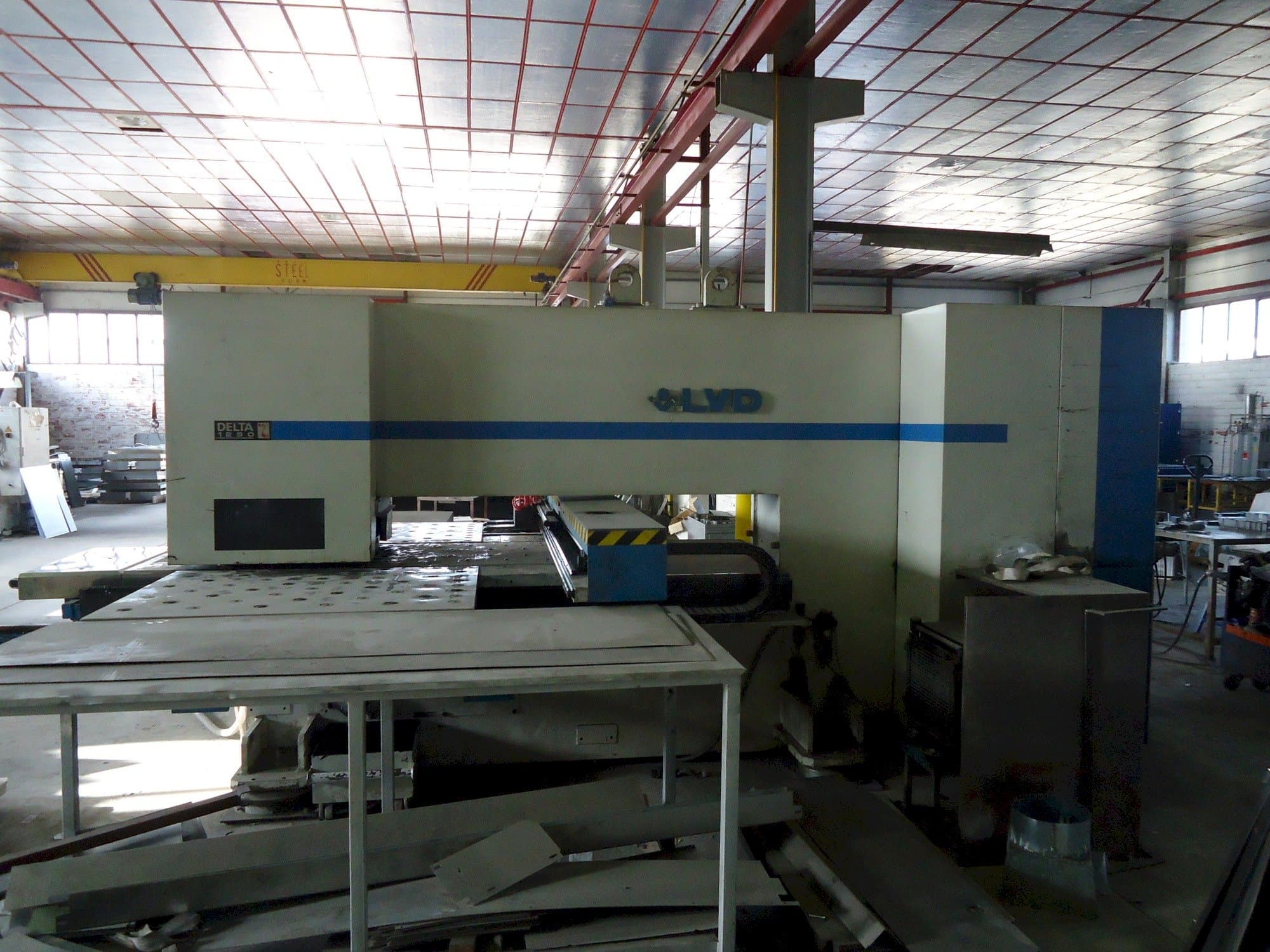 Koneen  LVD delta 1250 etunäkymä