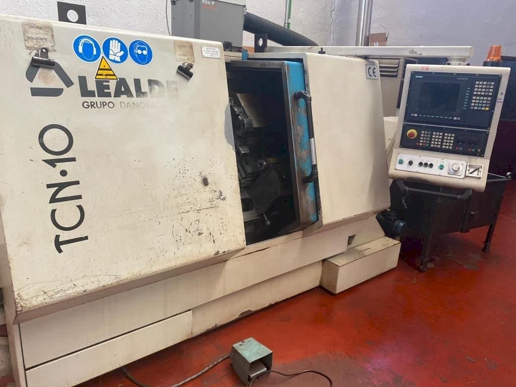 Koneen  Lealde TCN-10 etunäkymä