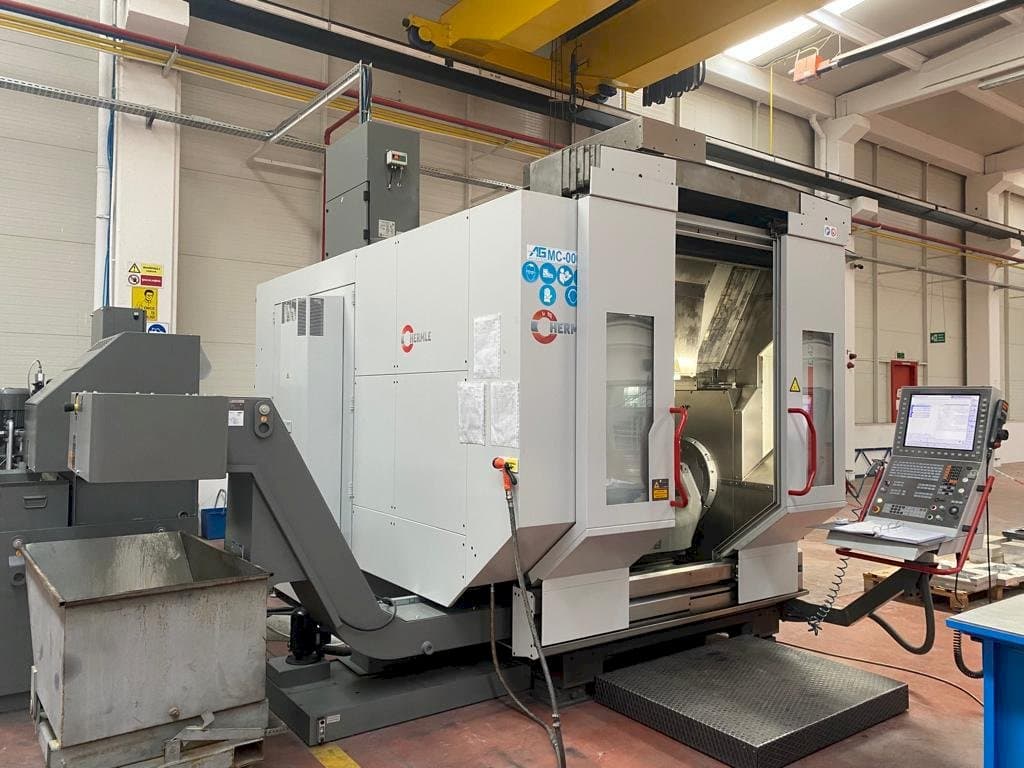 Koneen  HERMLE C42u-mt etunäkymä