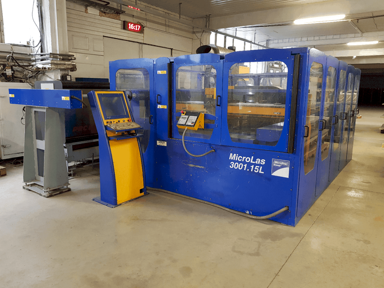 Koneen  MicroStep MicroLas 3001.15L etunäkymä