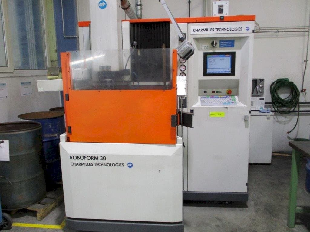 Koneen  CHARMILLES Roboform 30 etunäkymä