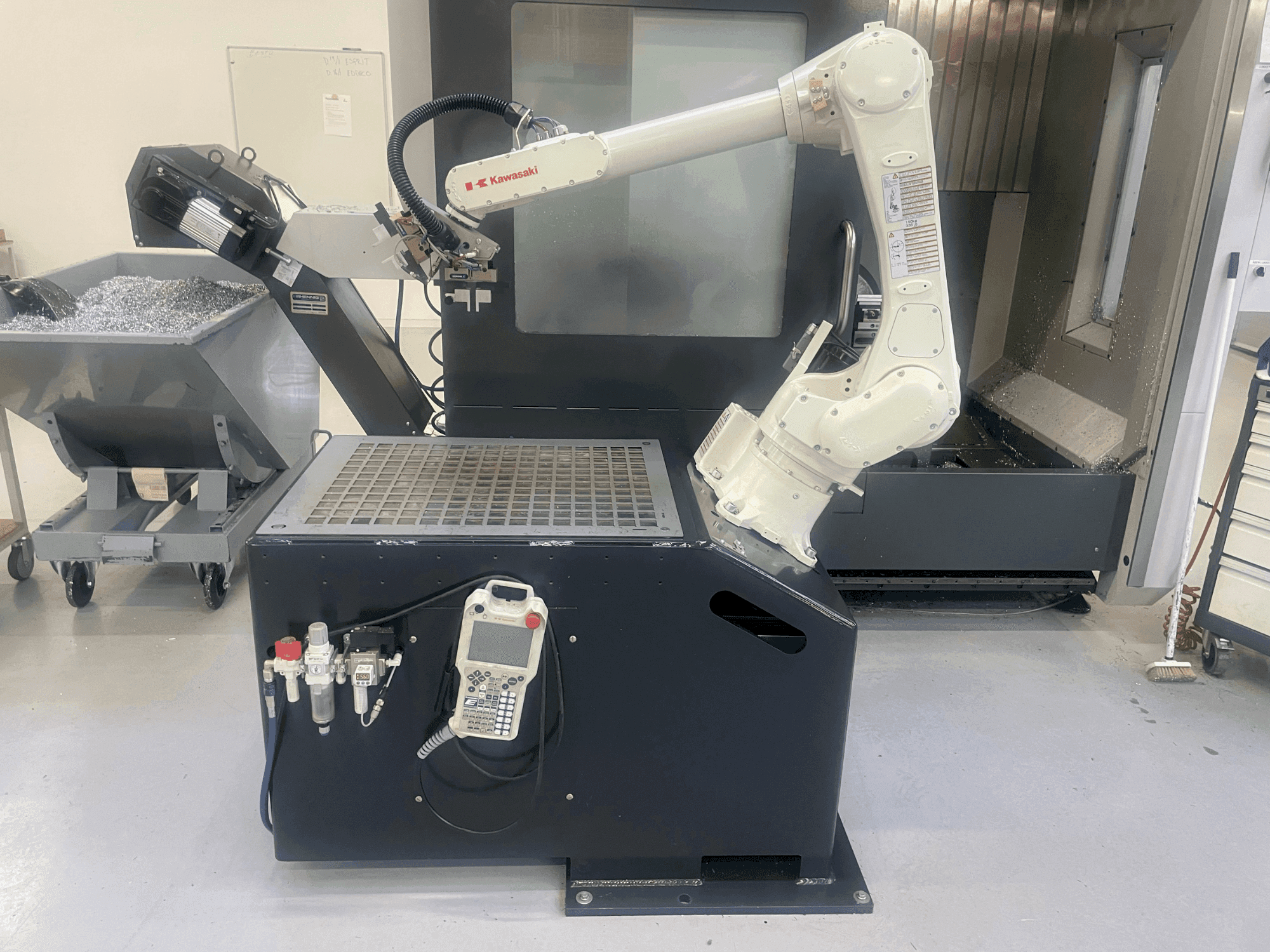 Koneen  Kawasaki RS006L etunäkymä