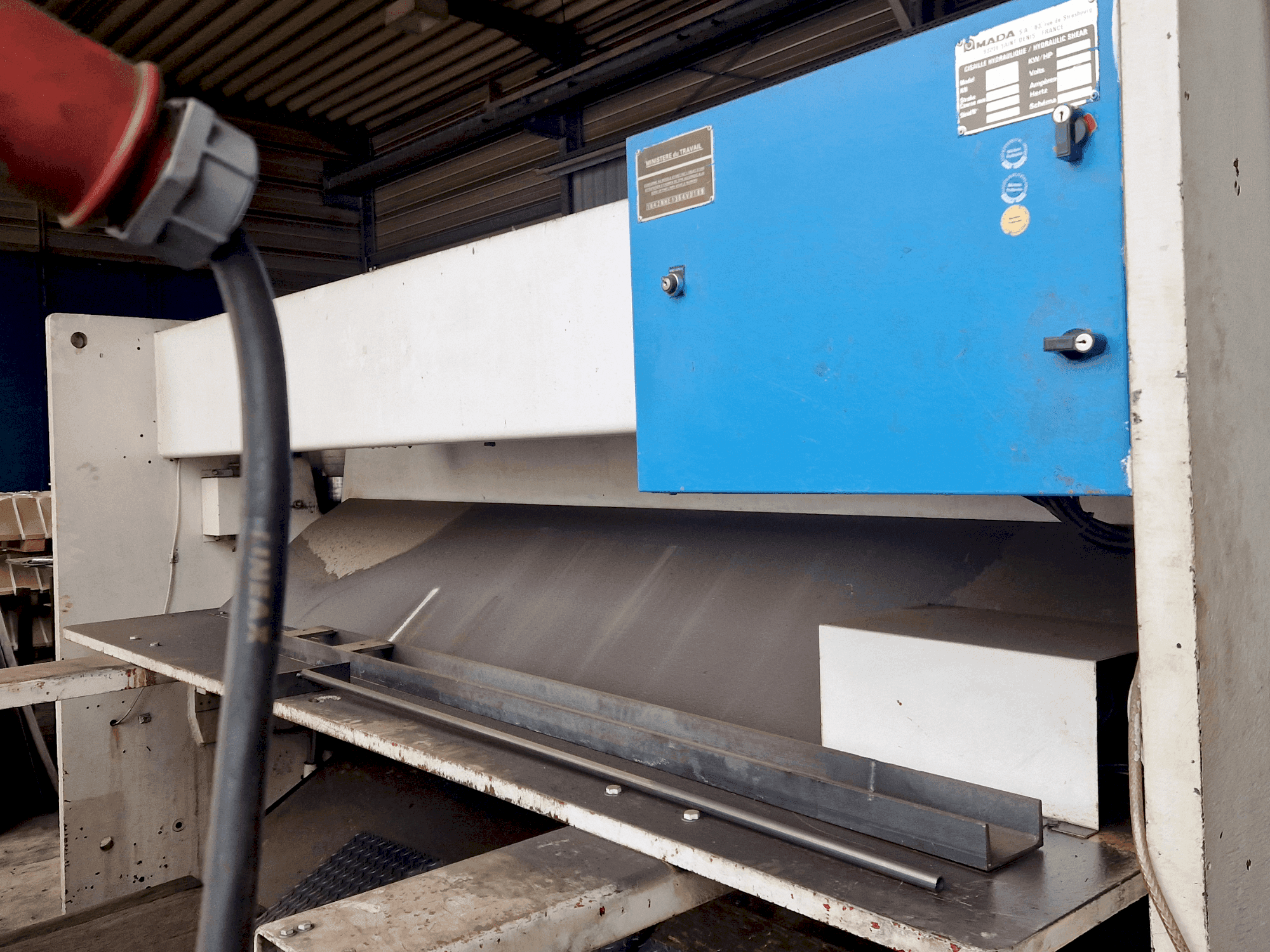 Koneen  AMADA GPN1 30 etunäkymä