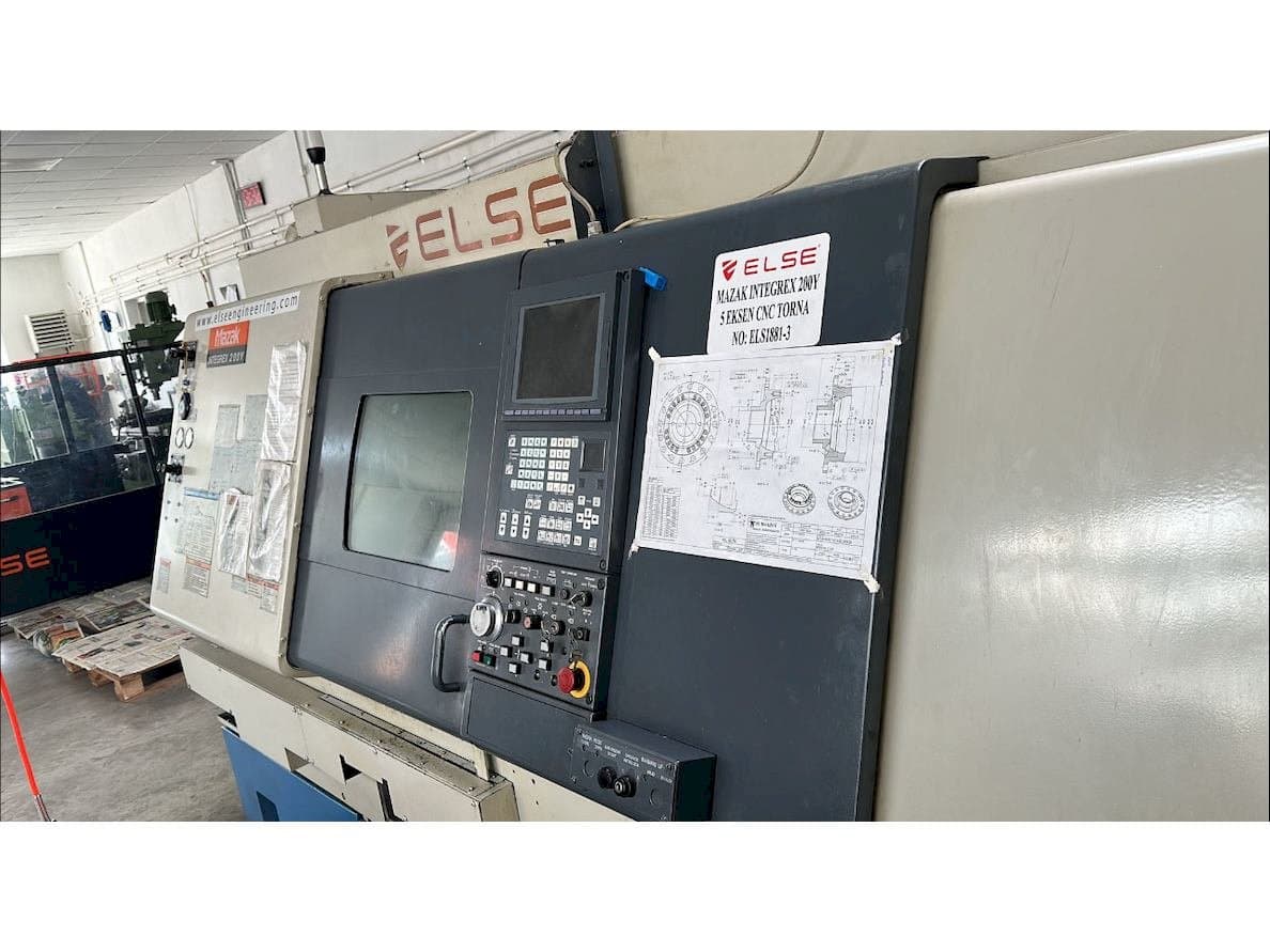 Koneen  Mazak Integrex 200Y etunäkymä