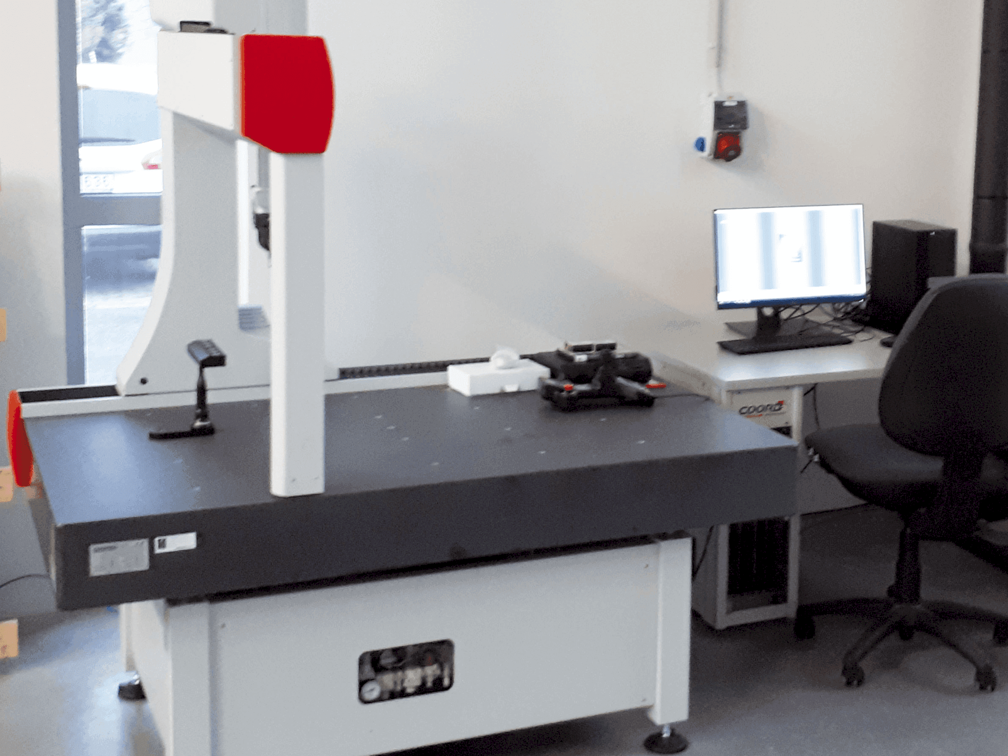 Koneen  Coord3 ARES NT-L 10.7.5 CNC etunäkymä