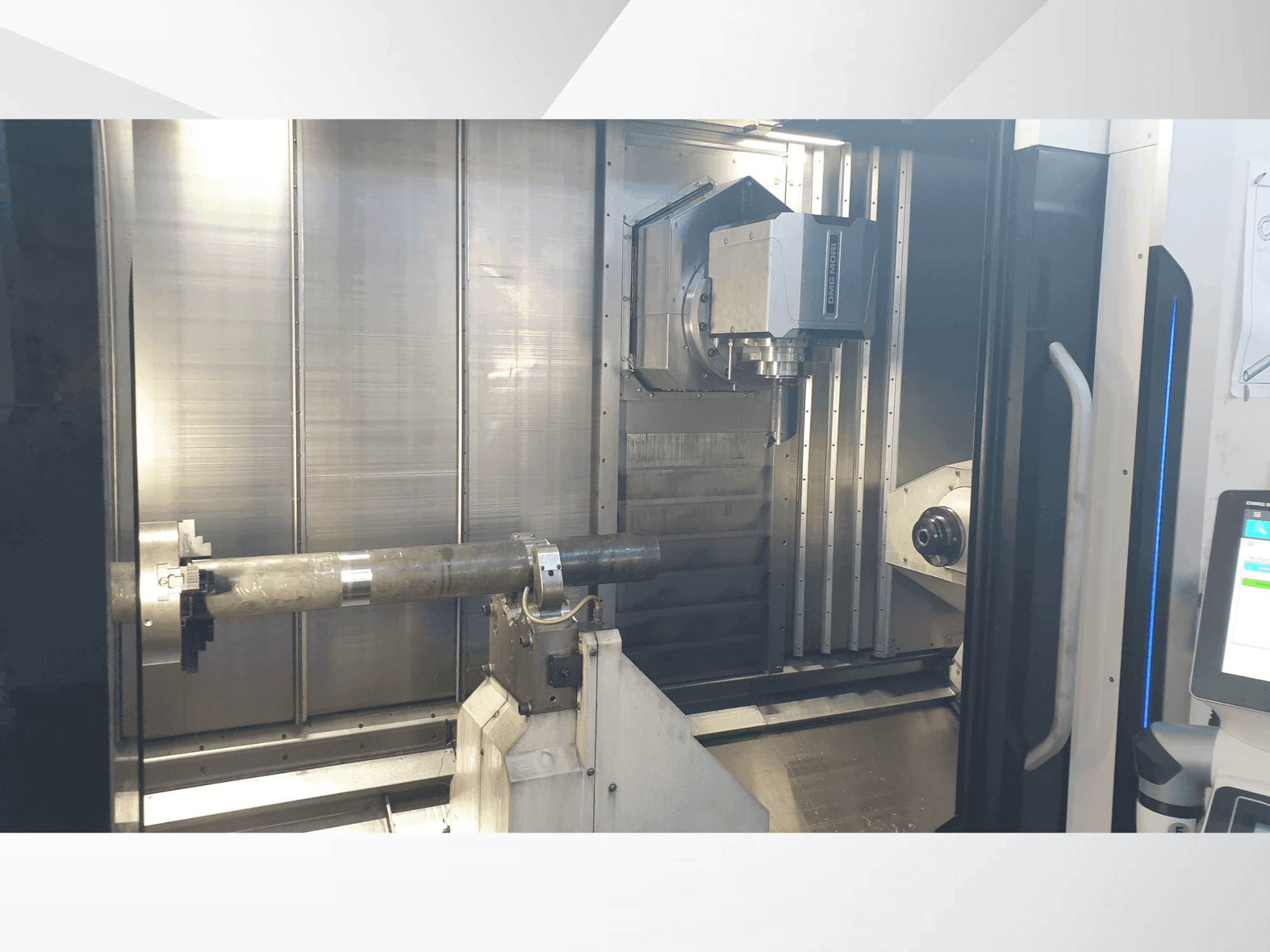 Koneen  DMG MORI NTX 2500/1500 etunäkymä