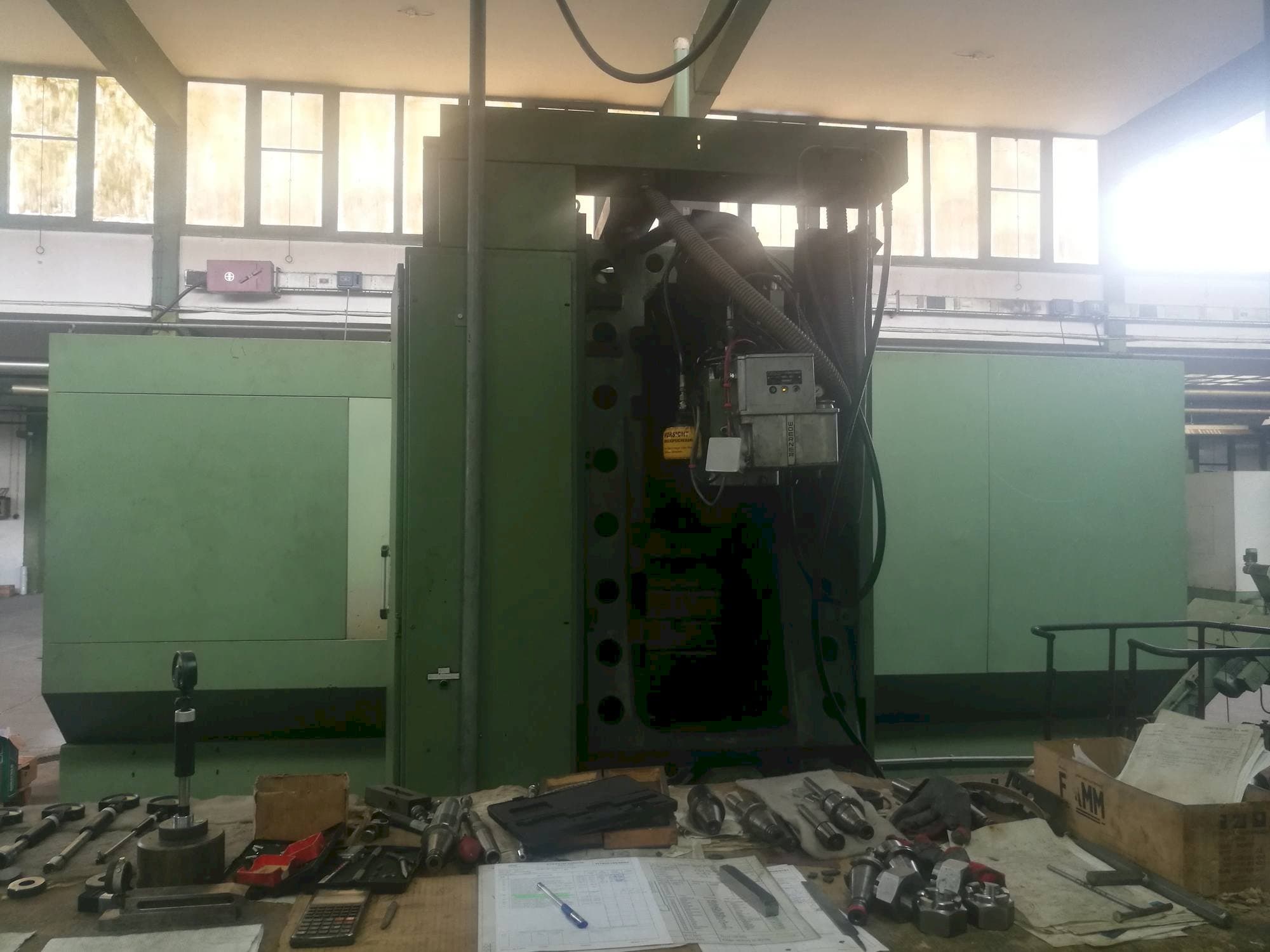 Koneen  HELLER PFU3 etunäkymä