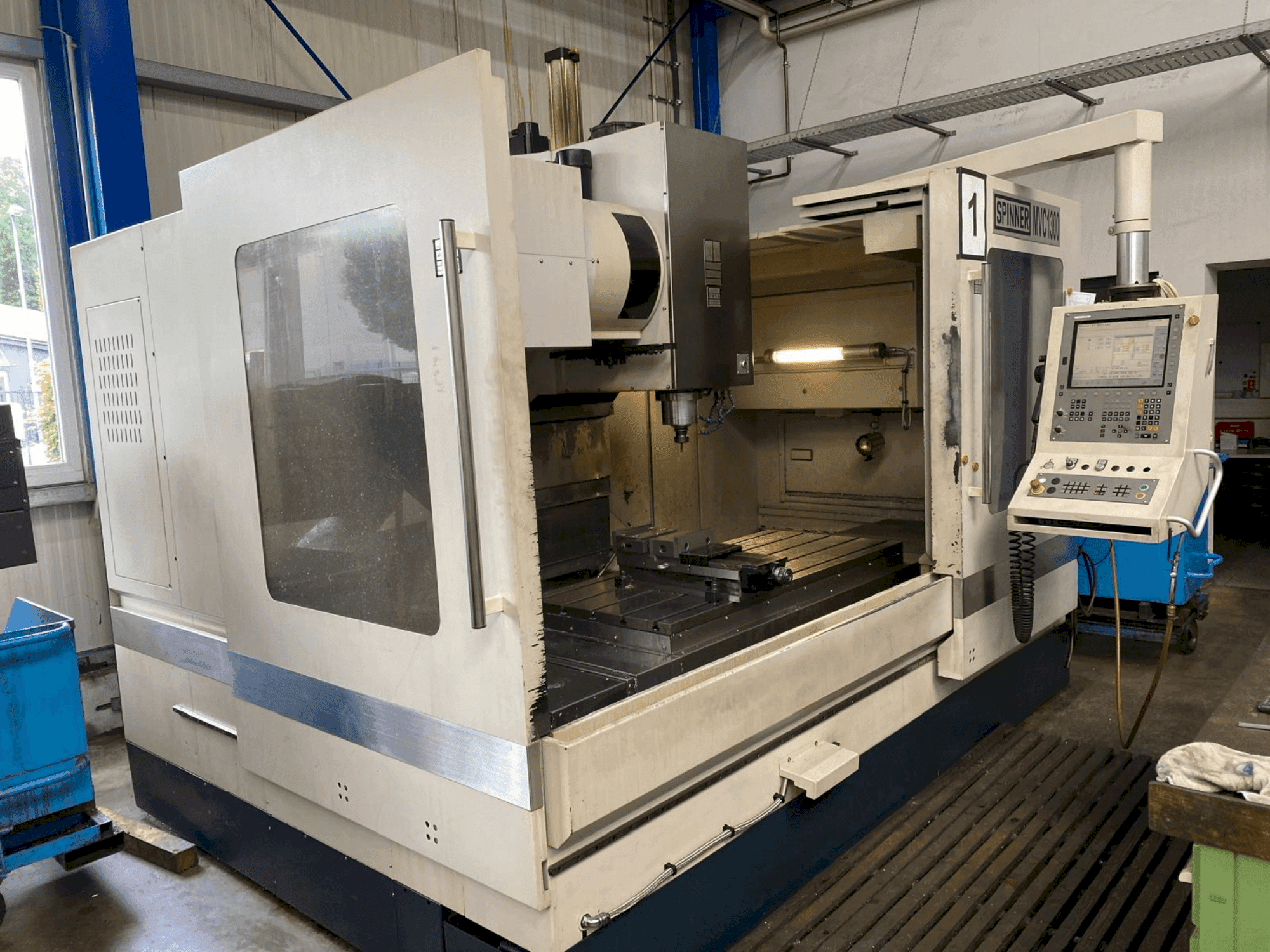 Koneen  SPINNER MVC 1300 etunäkymä