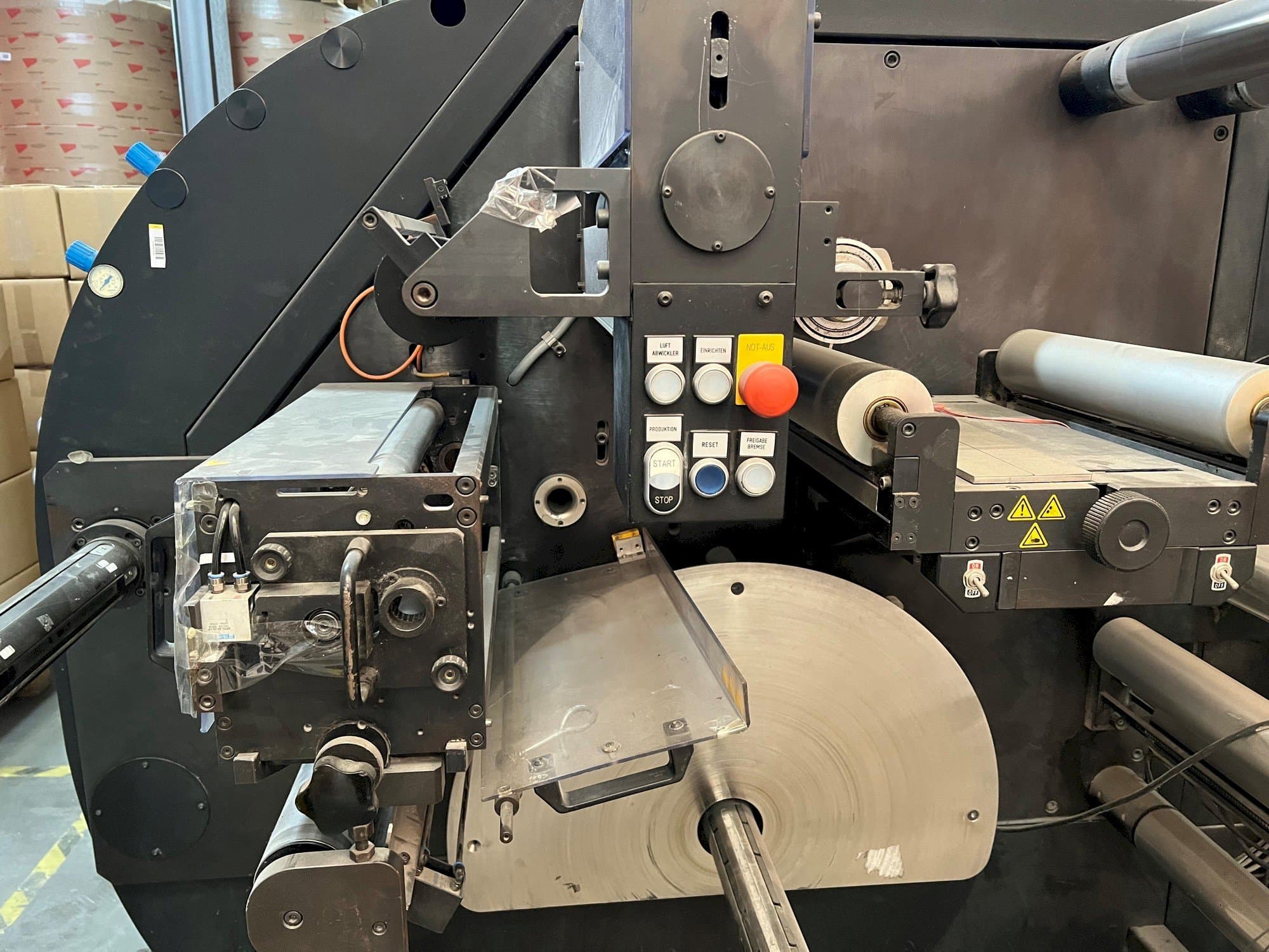 Koneen  FLEXOR 380B etunäkymä