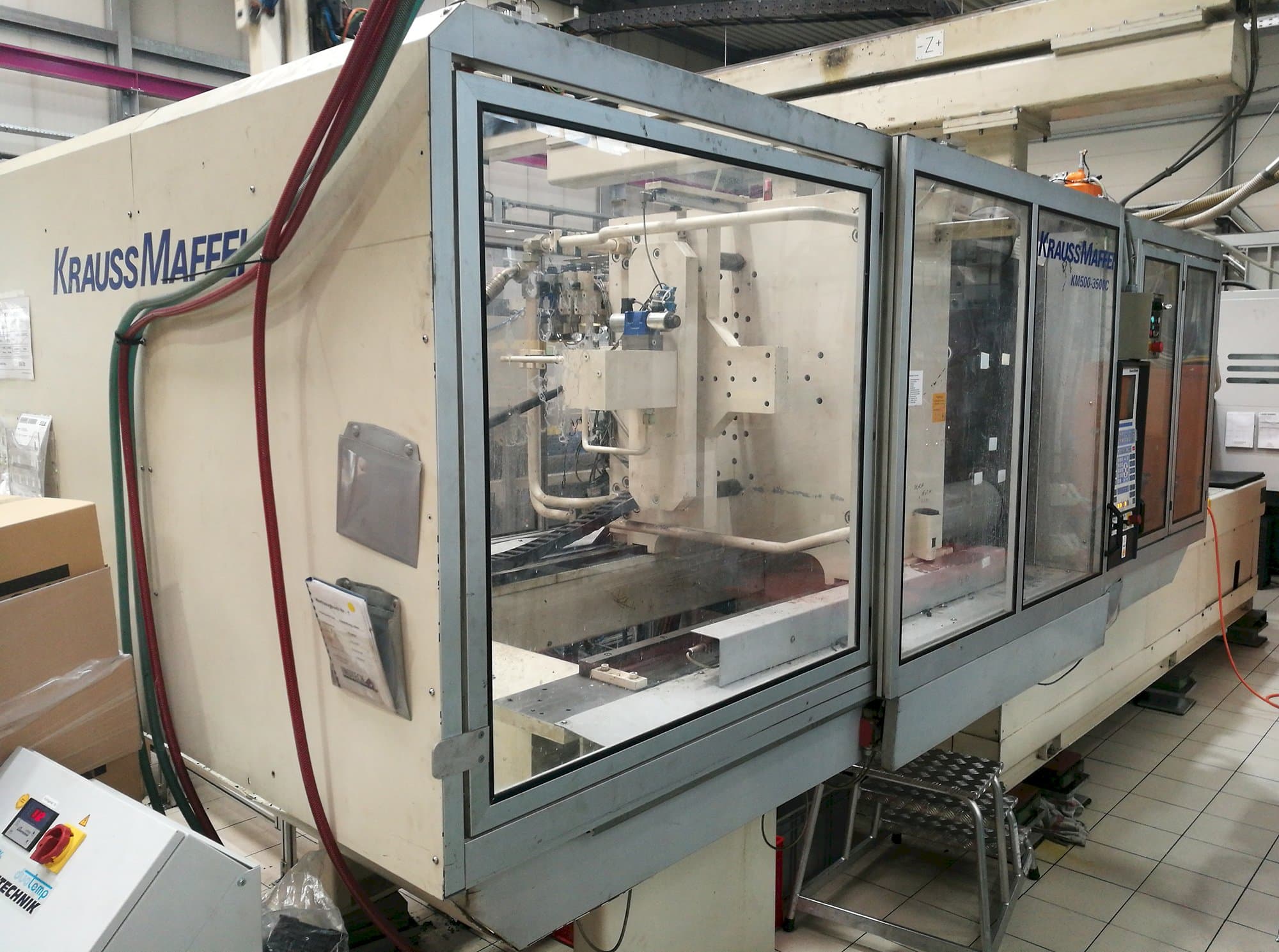 Koneen  Krauss Maffei vasen näkymä KM 500-3500 C1