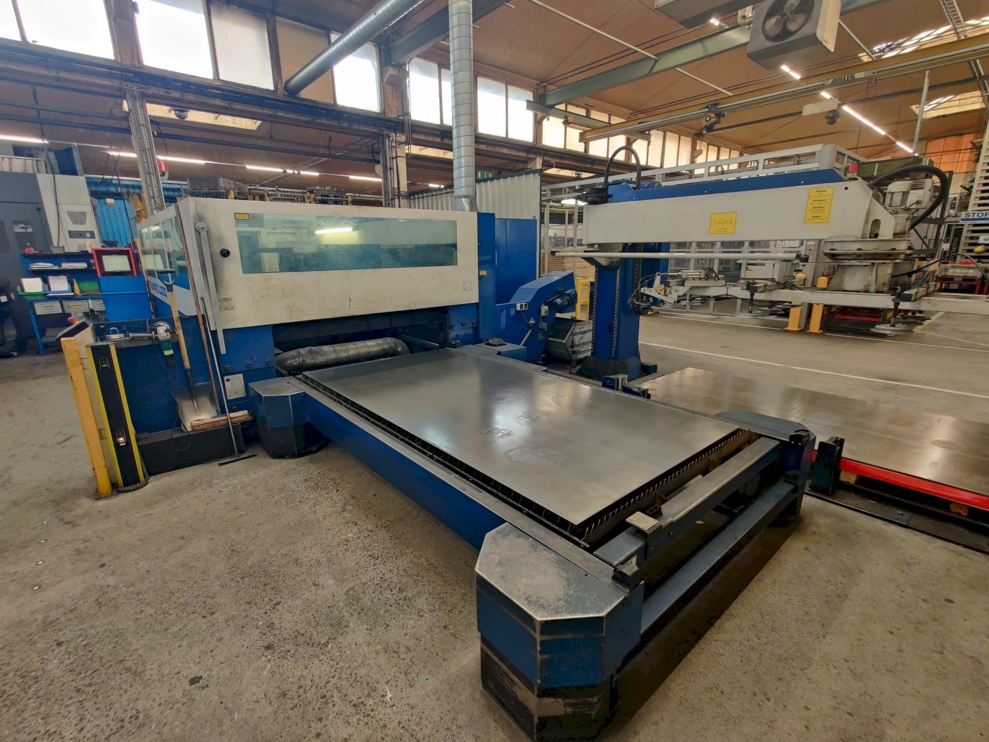 Koneen  Trumpf Trumatic L3050 etunäkymä