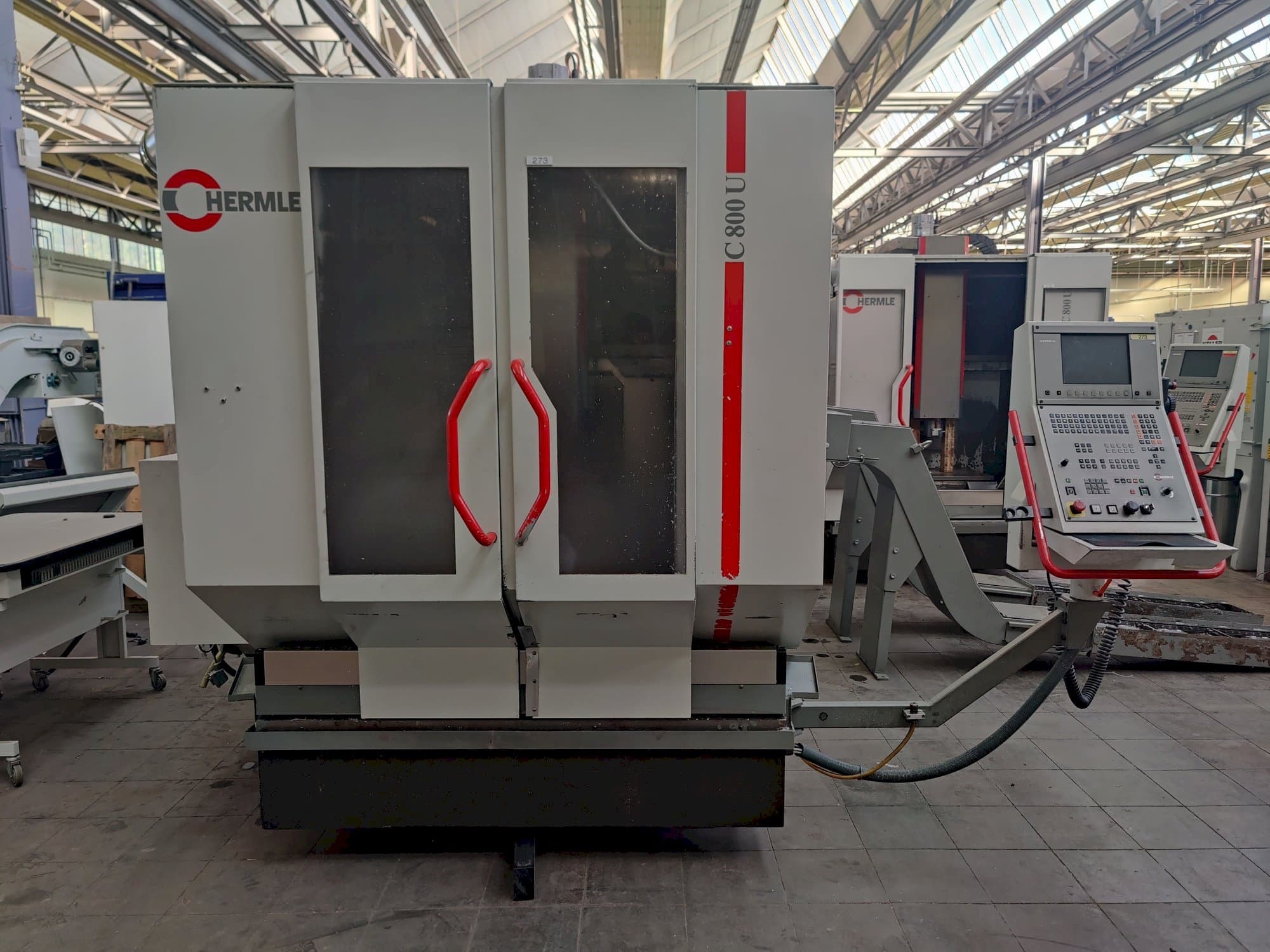 Koneen  HERMLE C800U etunäkymä