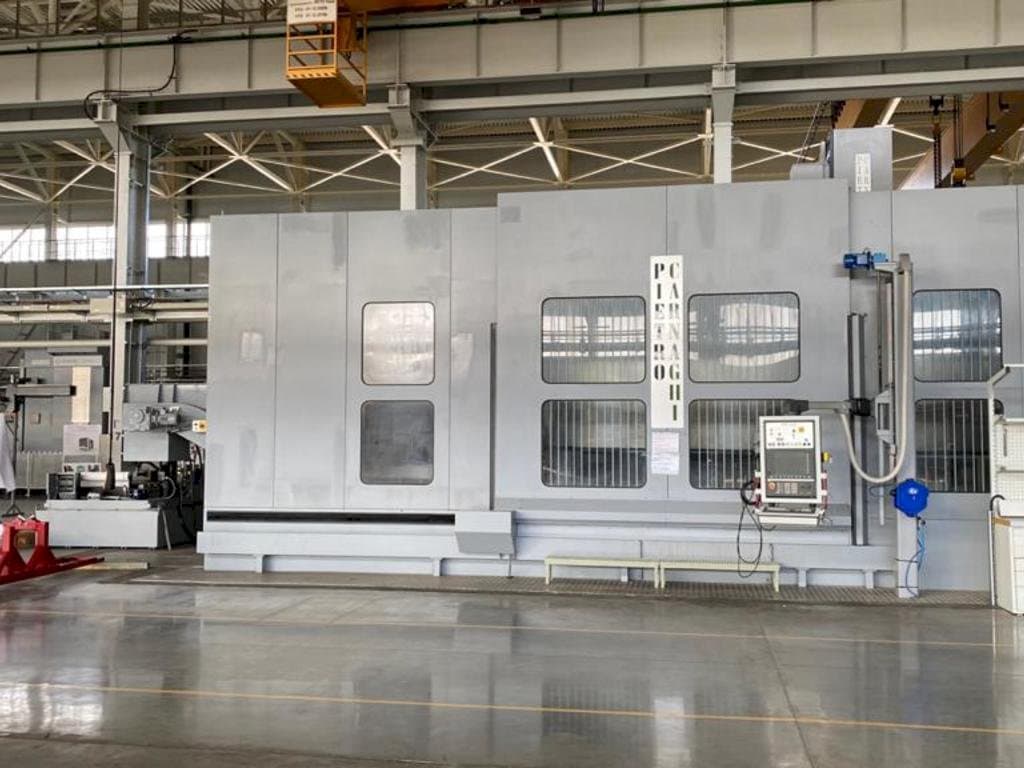 Koneen  PIETRO CARNAGHI  AC 32TM 2800 etunäkymä