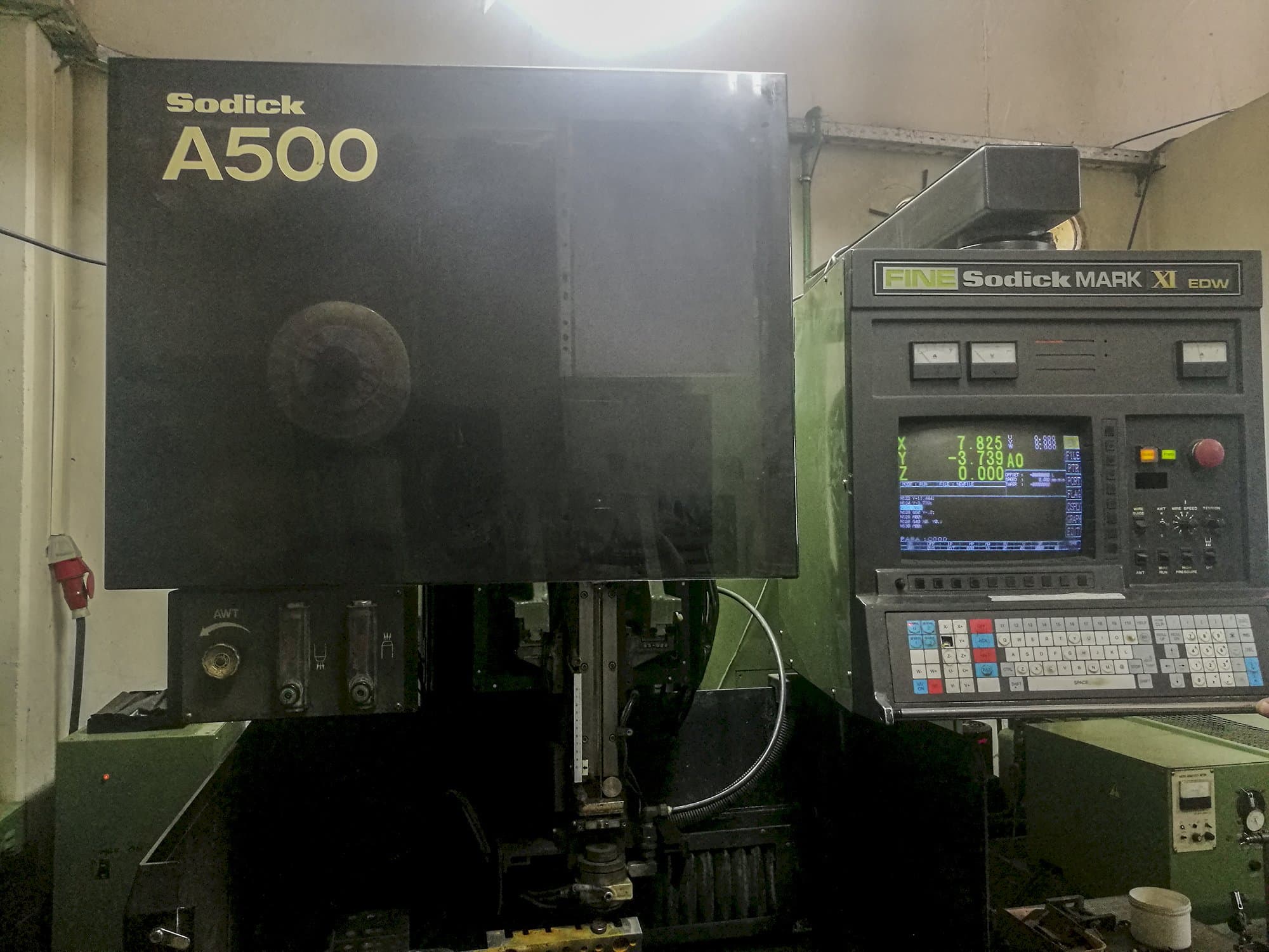 Koneen  Sodick etunäkymä A500