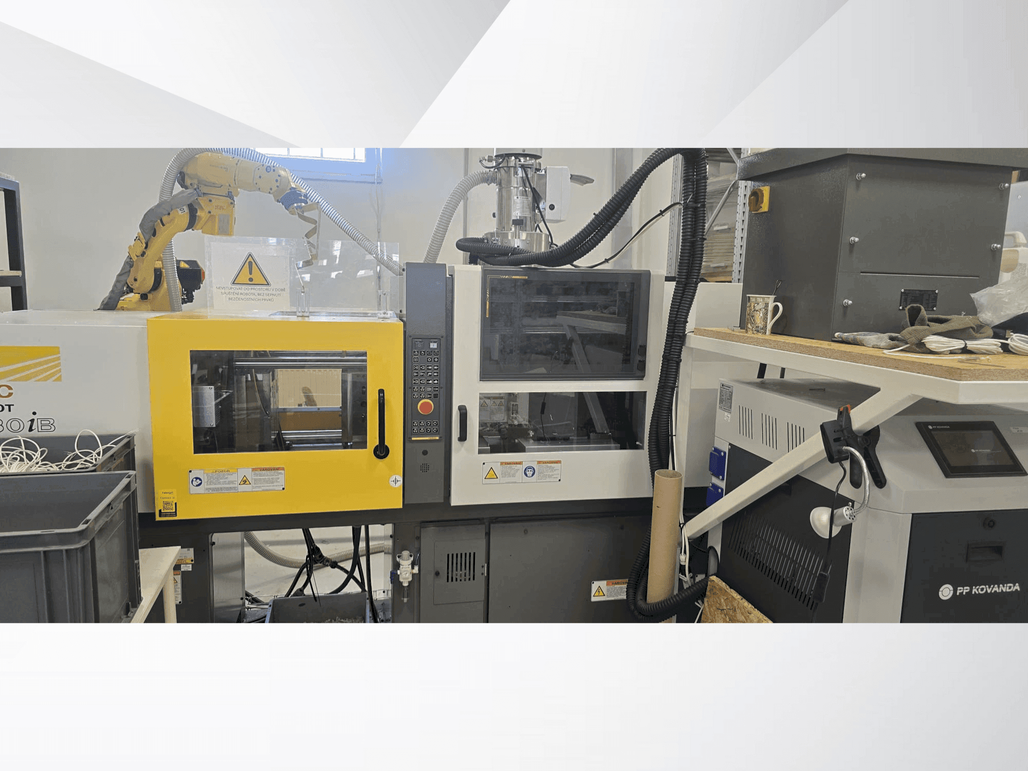 Koneen  FANUC Roboshot alpha-i30B etunäkymä