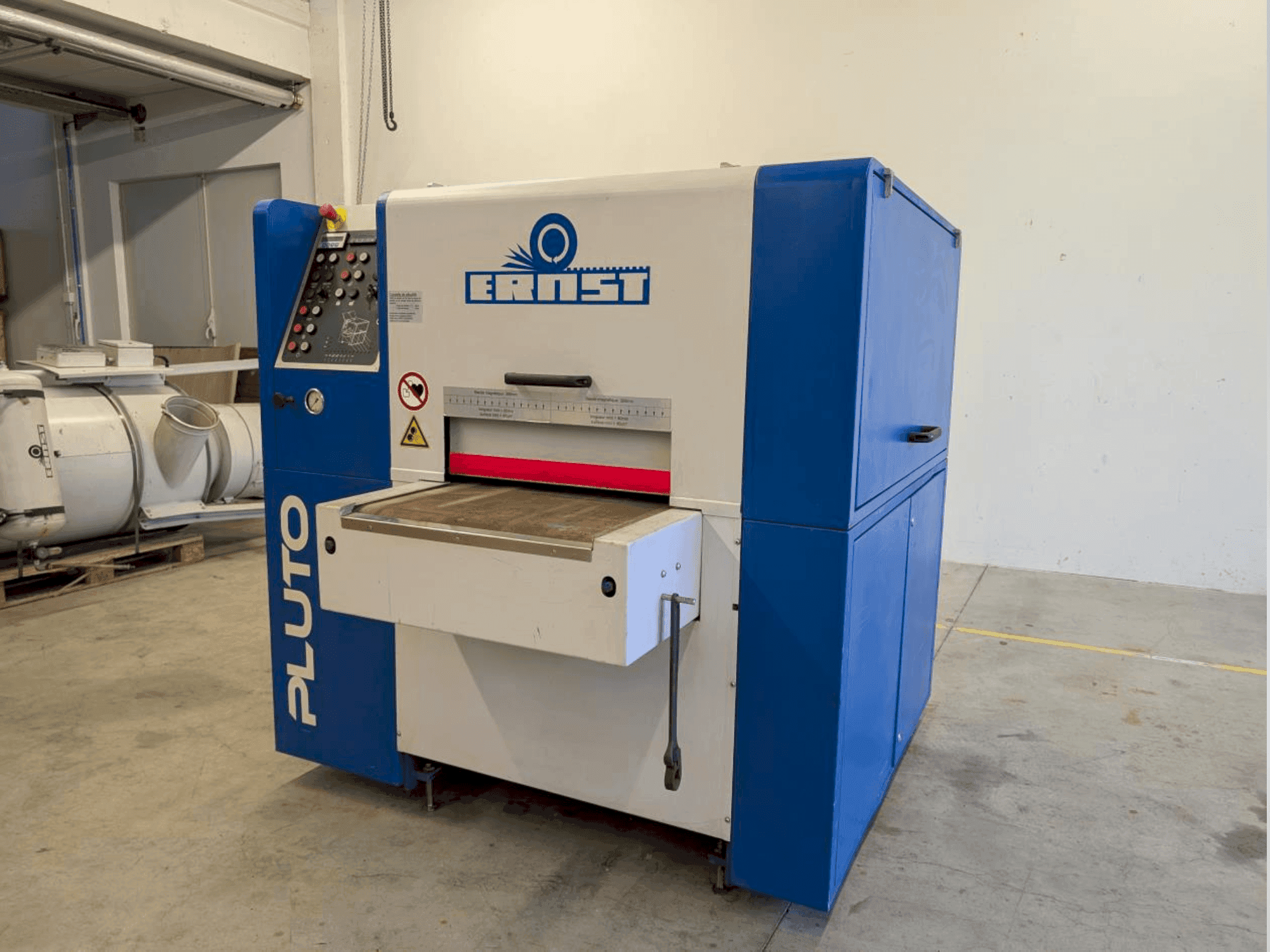 Koneen  ERNST PLUTO EDD etunäkymä