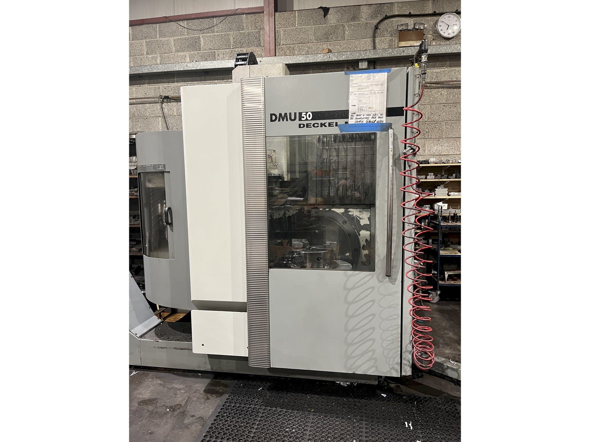 Koneen  DECKEL MAHO DMU 50 etunäkymä