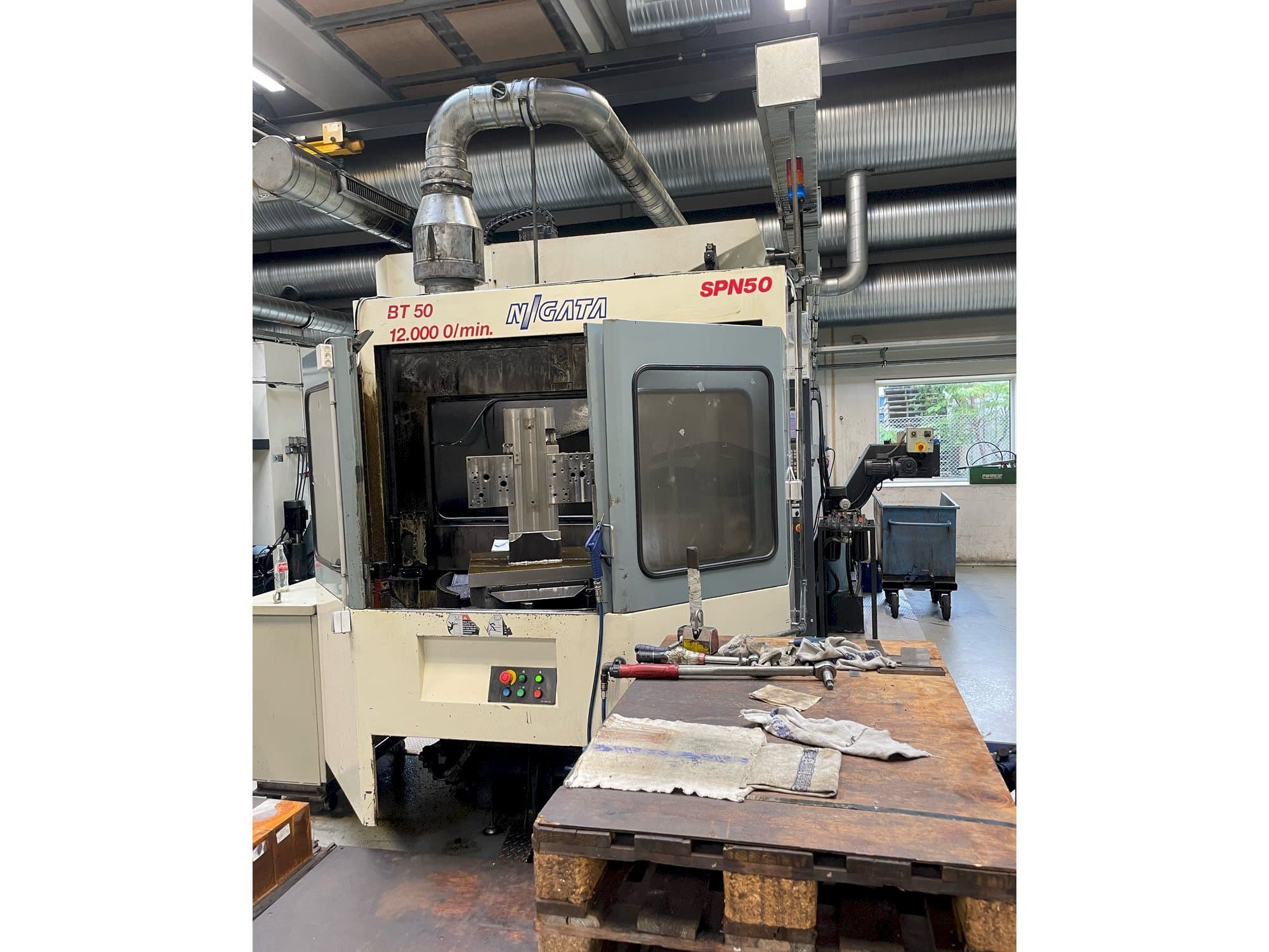 Koneen  Niigata SPN 50 etunäkymä