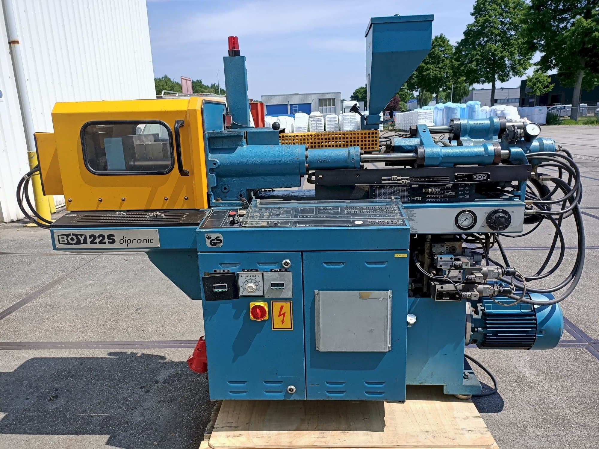 Koneen  BOY 22S dipronic etunäkymä